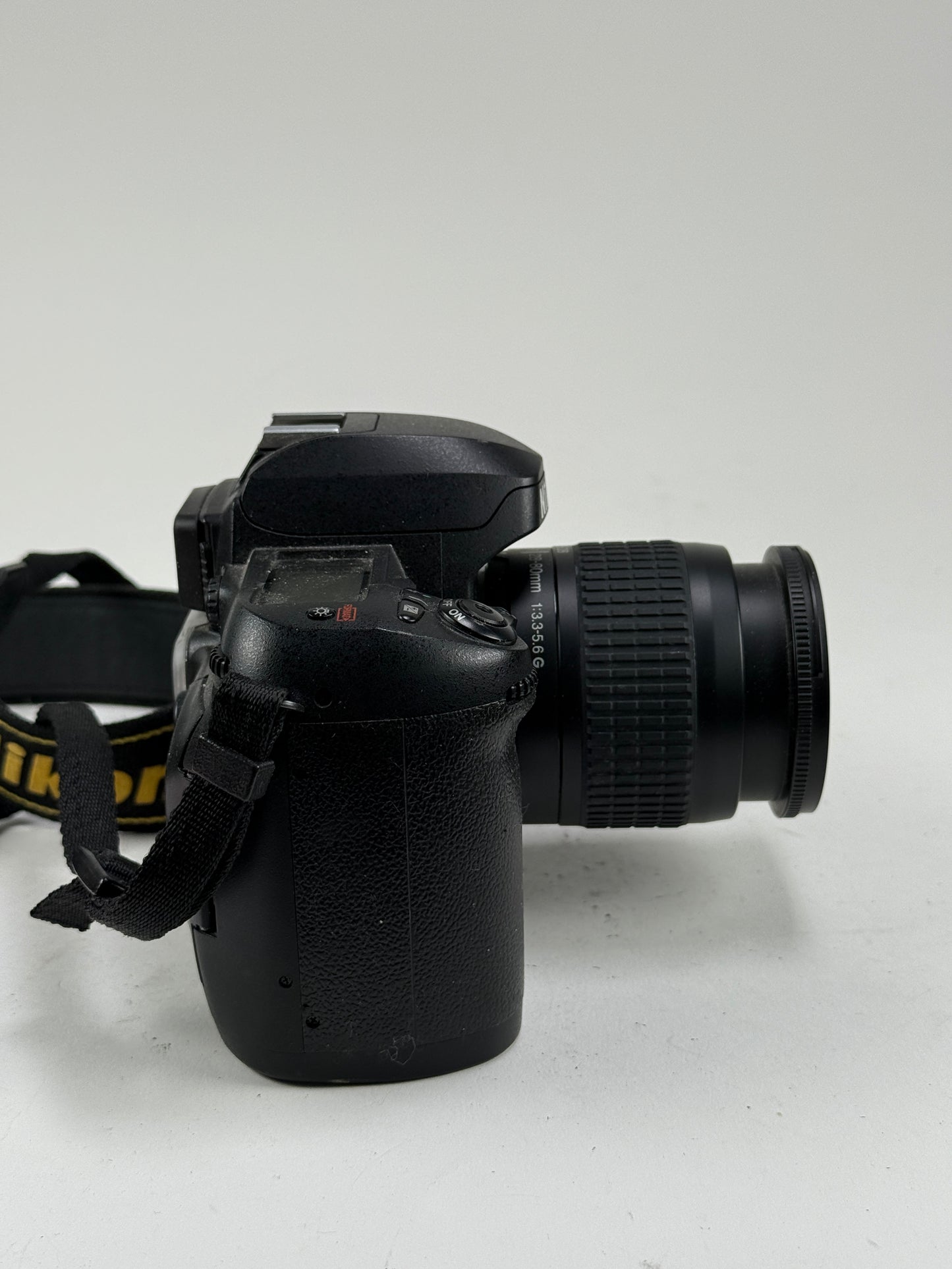 Nikon D100 DX Digital SLR Camera kit with 28-80mm lens