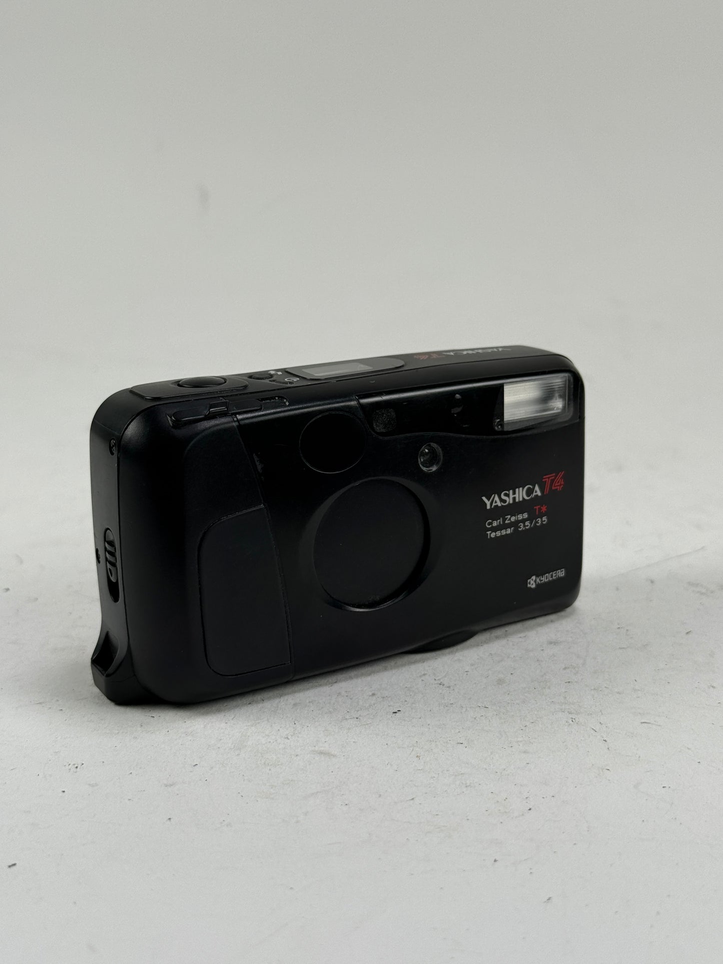 Yashica T4 T* Carl Zeiss 35mm F3.5 Lens Camera black