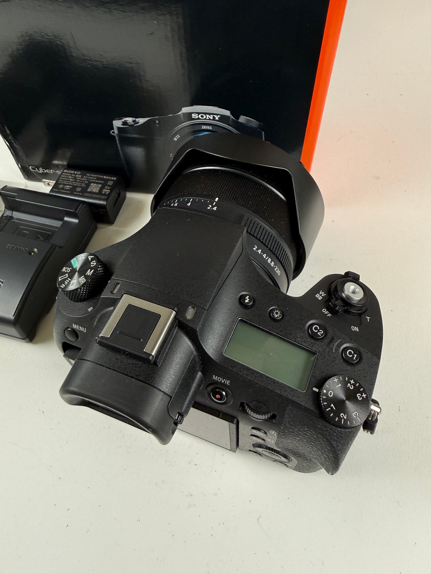 Sony Cyber-Shot DSC-RX10 IV 20.1MP Digital Camera w/25x MINT