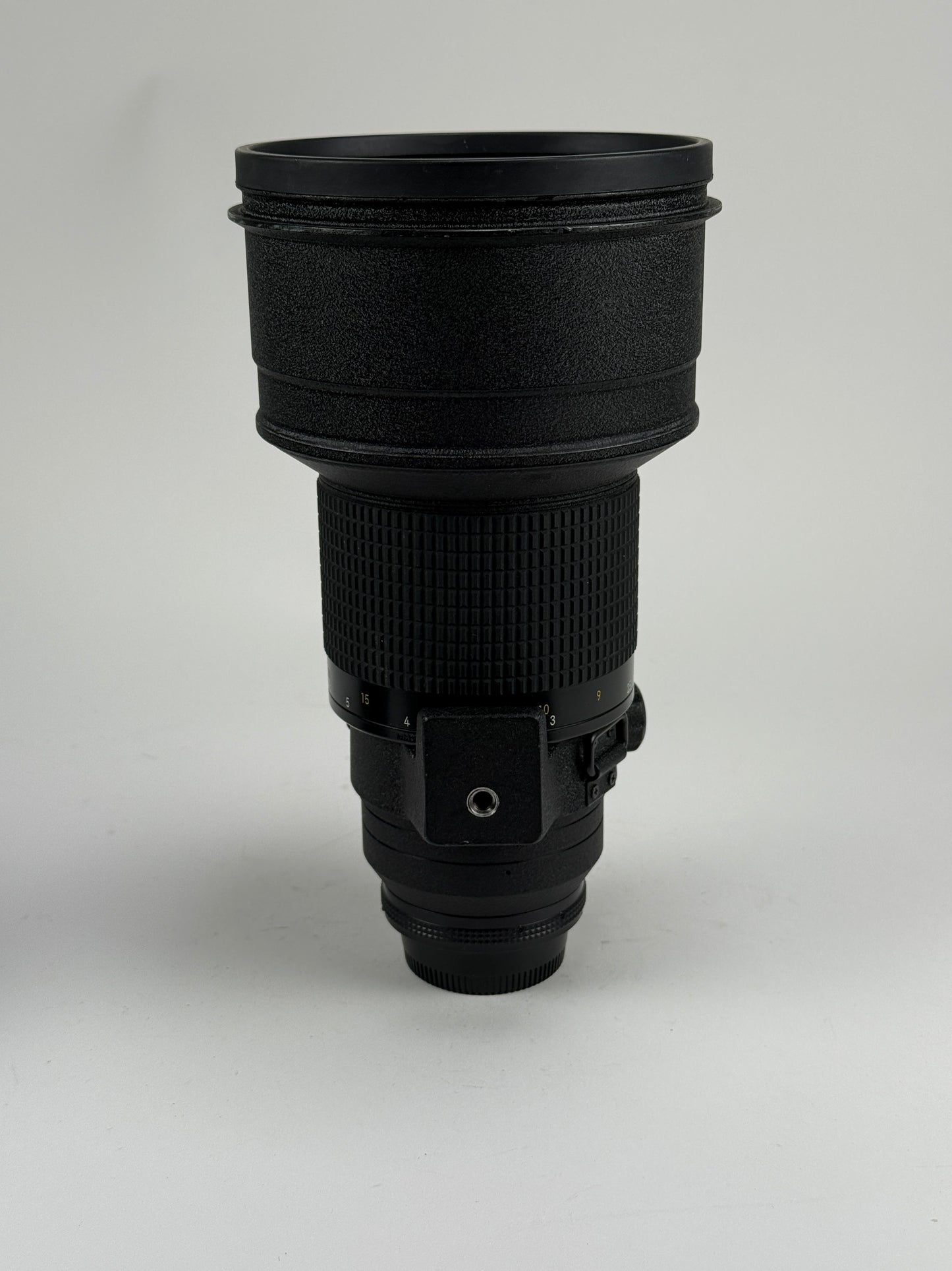 Nikon 200mm f2 Nikkor ED AIS Manual Focus Lens