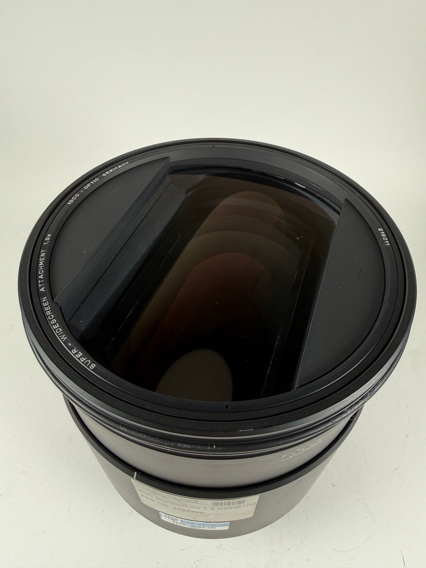 ISCO 1.9X Anamorphic Lens Super - Widescreen Attachment DLP Cinema