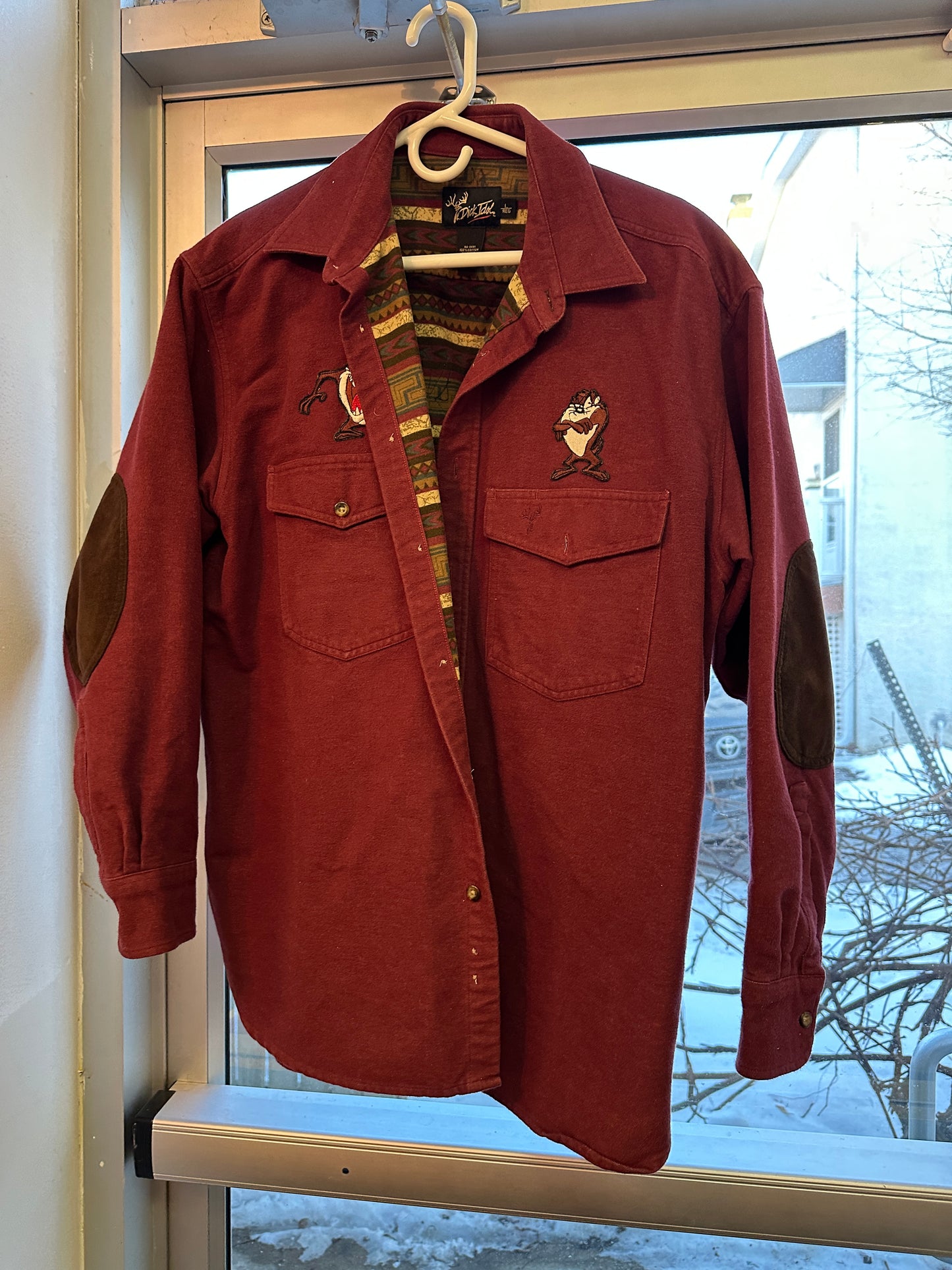 Vintage Dick Idol Large red shirt with looney tunes patches