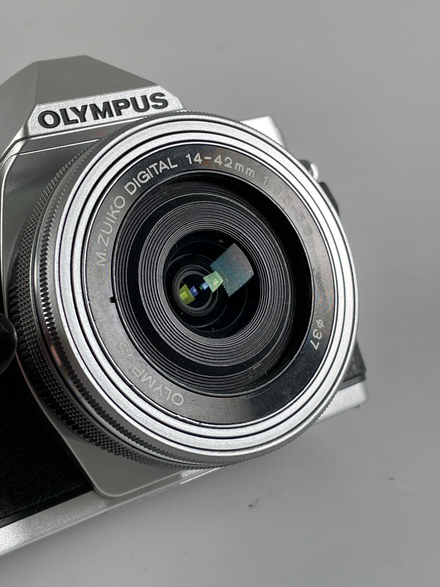 Olympus OM-D E-M10 MARK III S Camera w/ 14-42mm Lens Silver