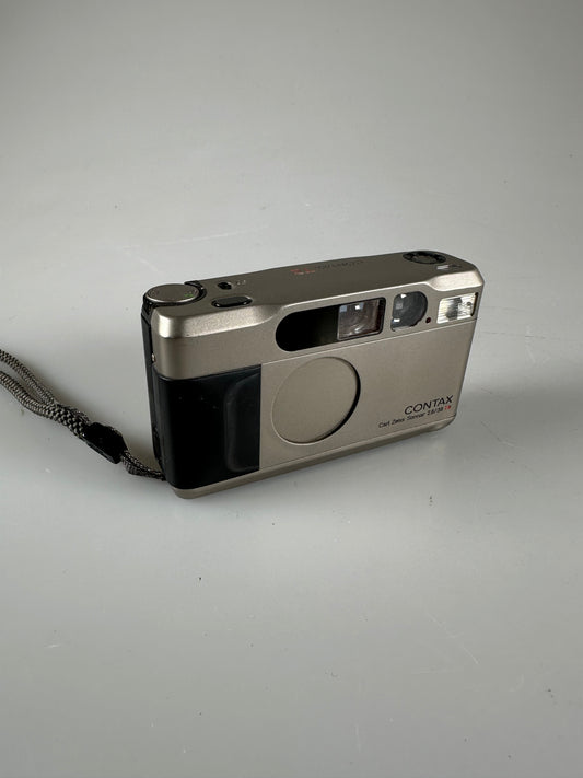 CONTAX T2 Point ＆ Shoot 35mm Film Camera