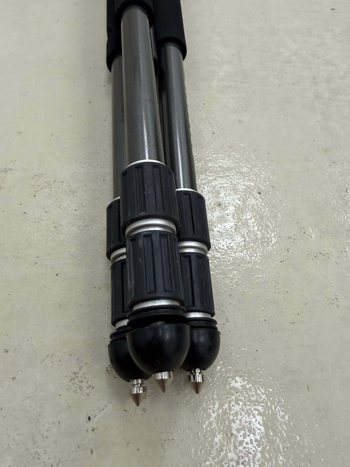 Tiltall Tripod Grey Metal with head