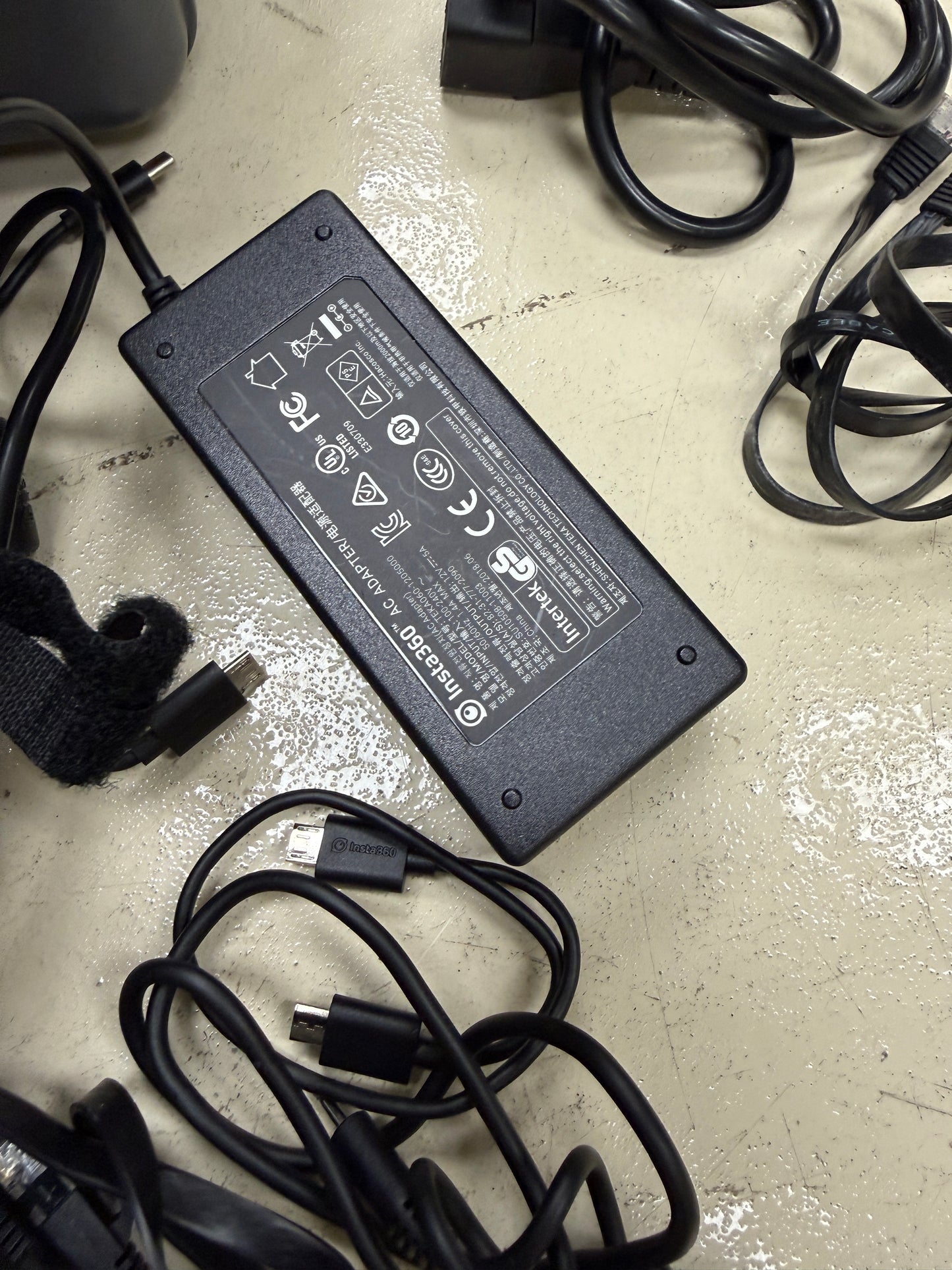 INSTA360 Pro - Spherical 360 8k VR Video Camera - 3 Batteries Tested, case