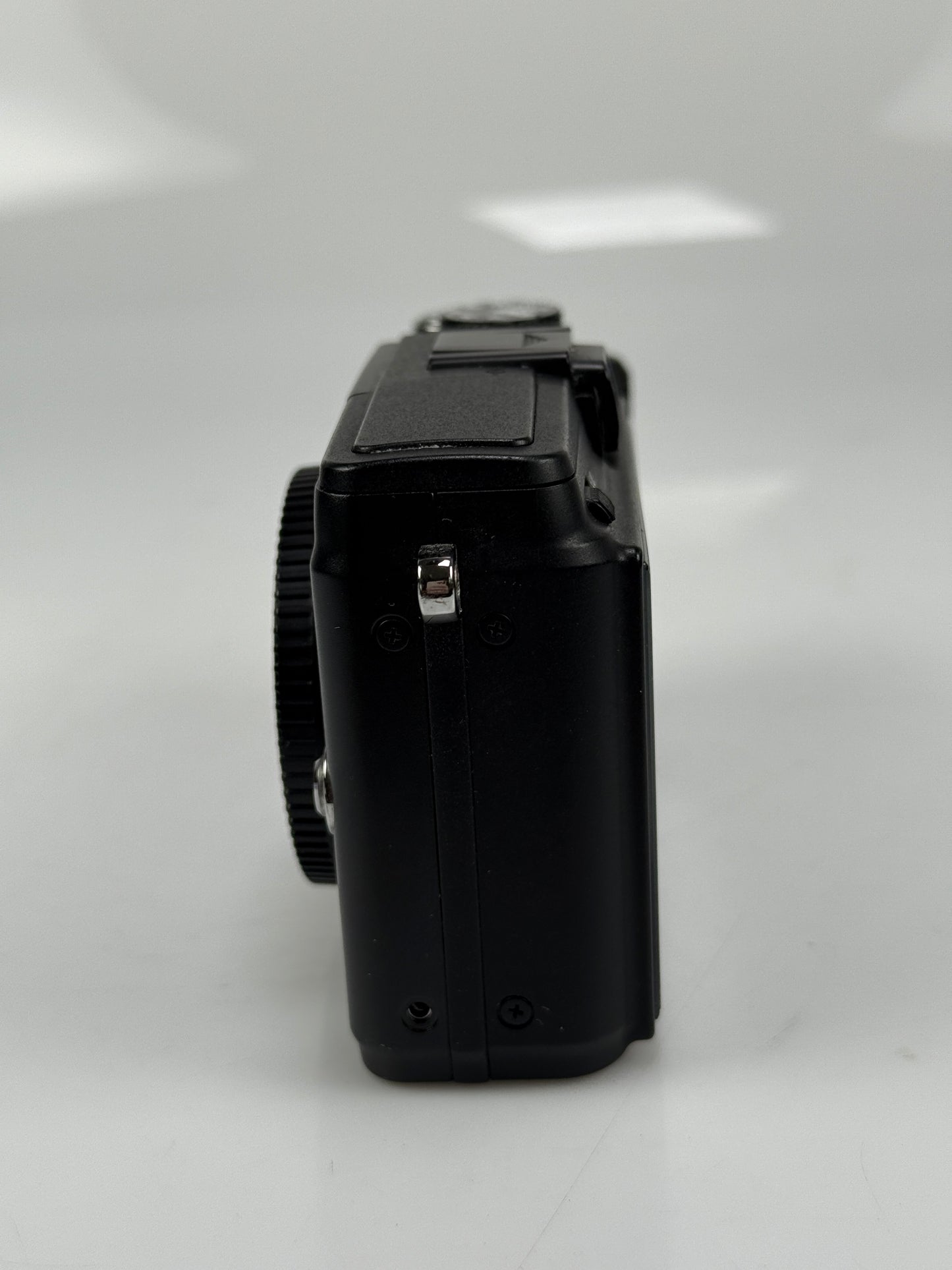 OLYMPUS PEN E-PL2 12.3 MP Mirrorless DSLR Camera body