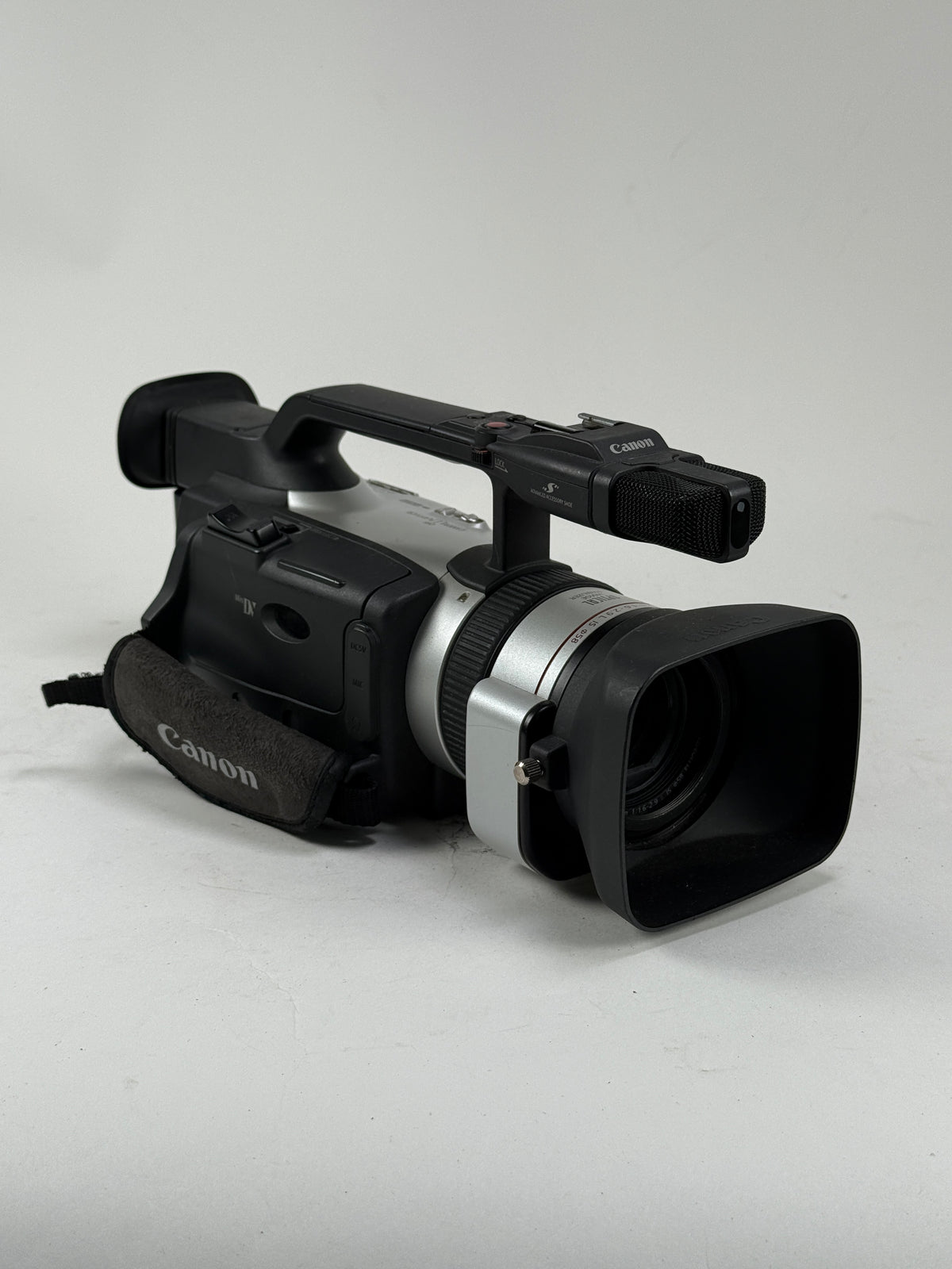 Canon DM-GL2 A Silver Lightweight MiniDV 3CCD Digital Video Camcorder