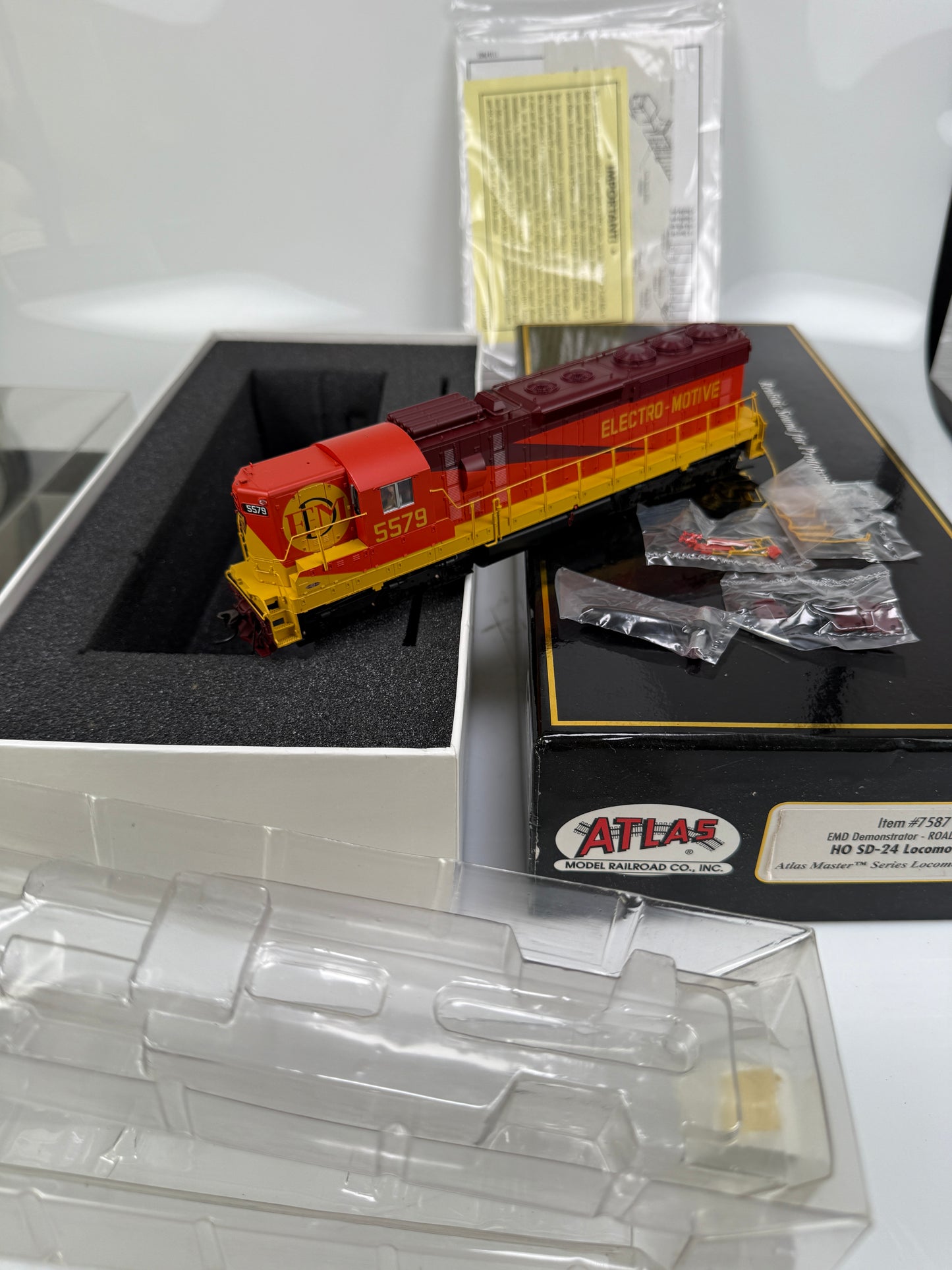 Atlas master gold HO 7587 EMD Demonstrator Road 5579 SD-24 Locomotive w/ DCC & Sound