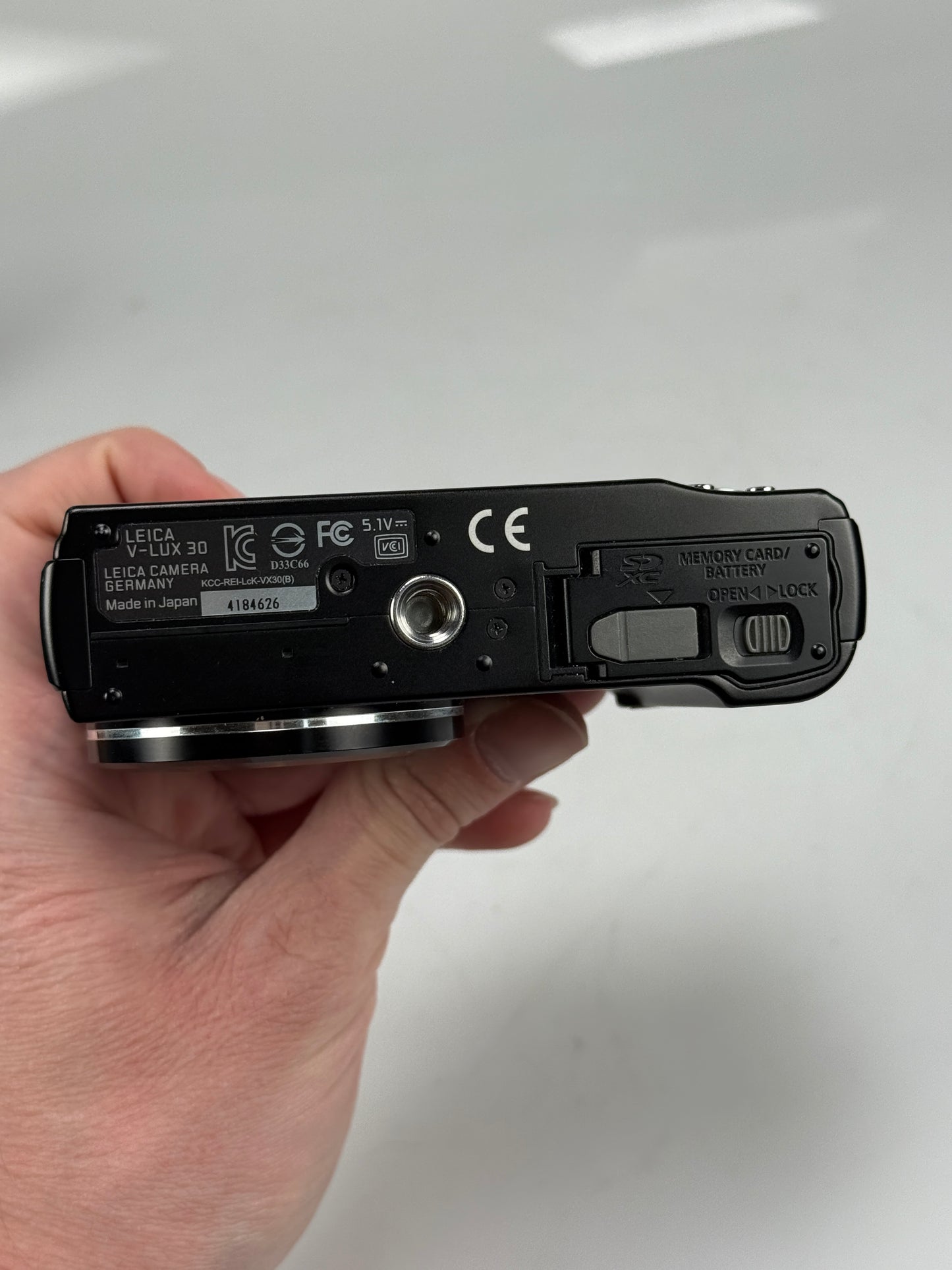 Leica V-Lux 30 14.1MP Compact Digital Camera