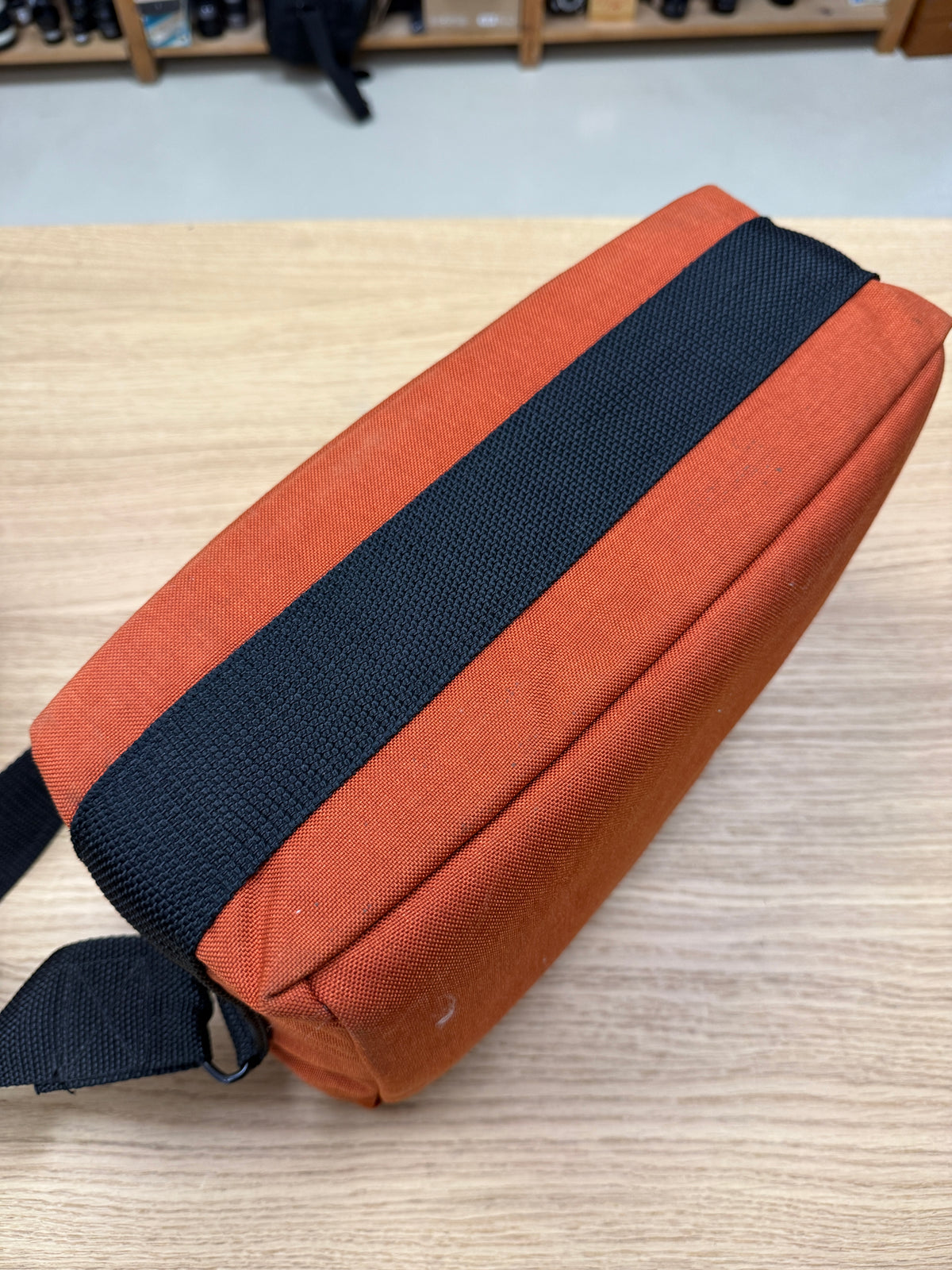 Vintage Burnt Orange TENBA 2 canvas Pro CAMERA Equipment Shoulder BAG