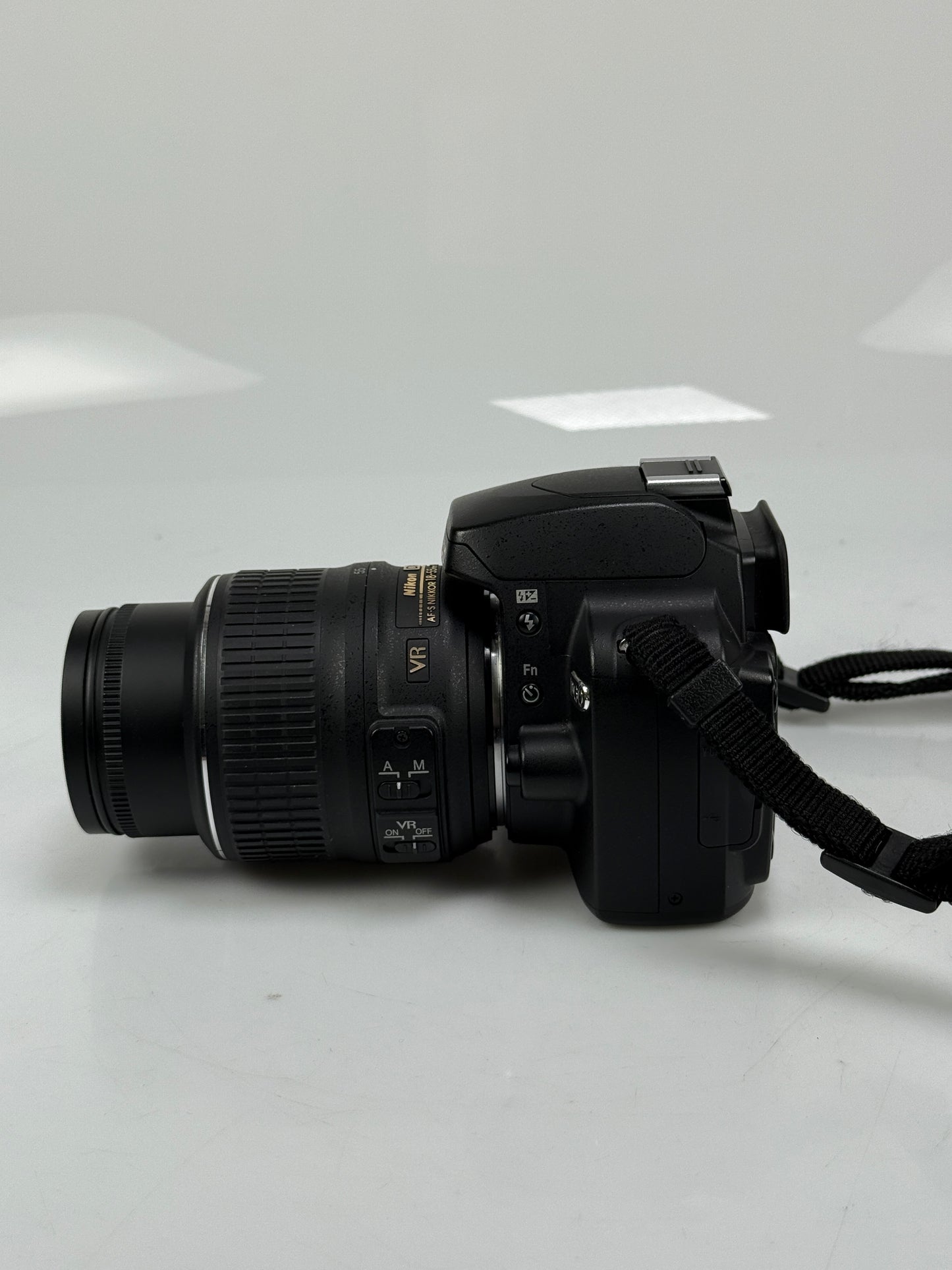 Nikon D D60 10.2MP Digital SLR Camera - Kit with 18-55mm f3.5-5.6 VR Lens