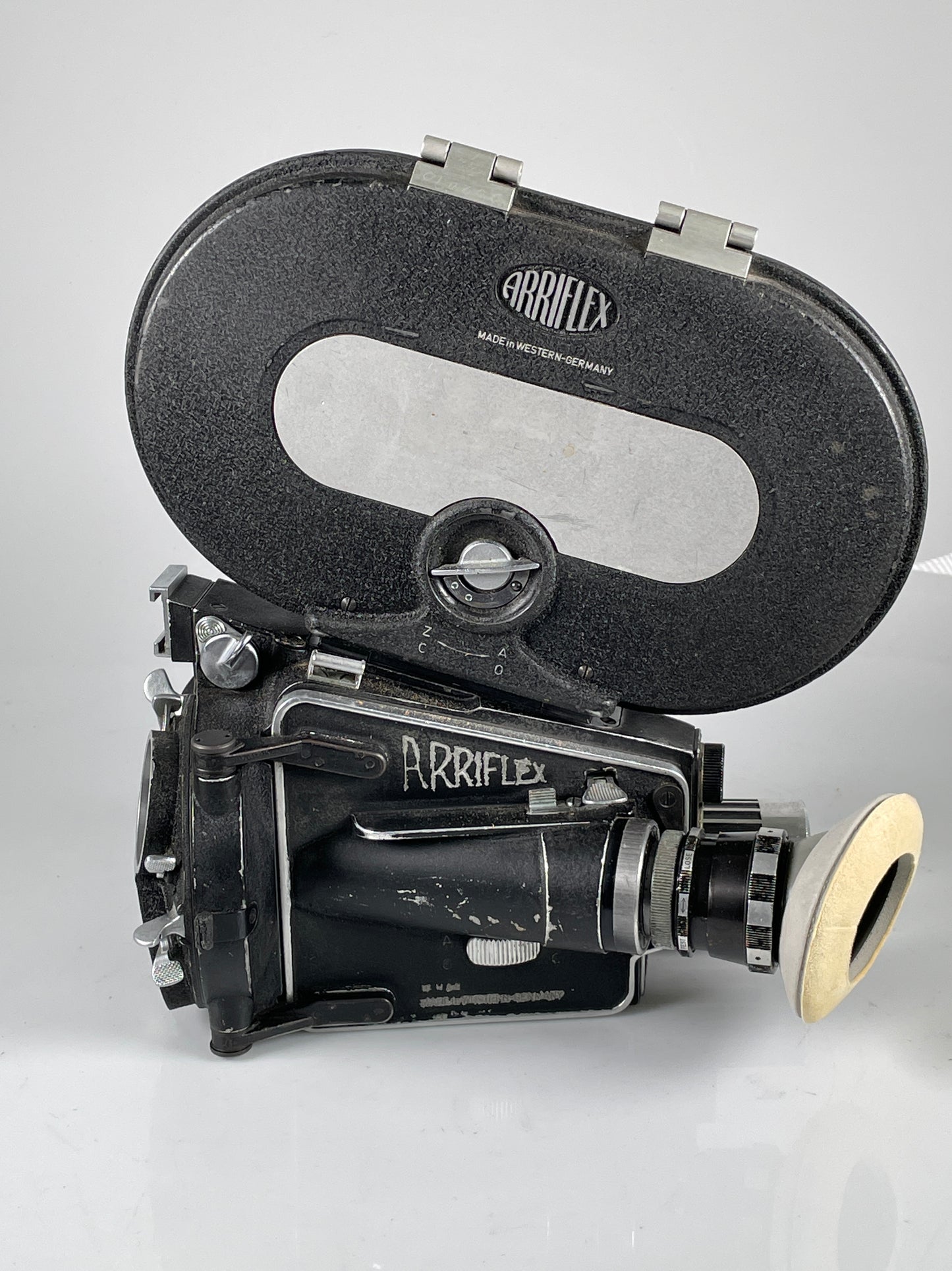 Arri Arriflex 16M 16 M Cine Camera 16mm w/ magazine