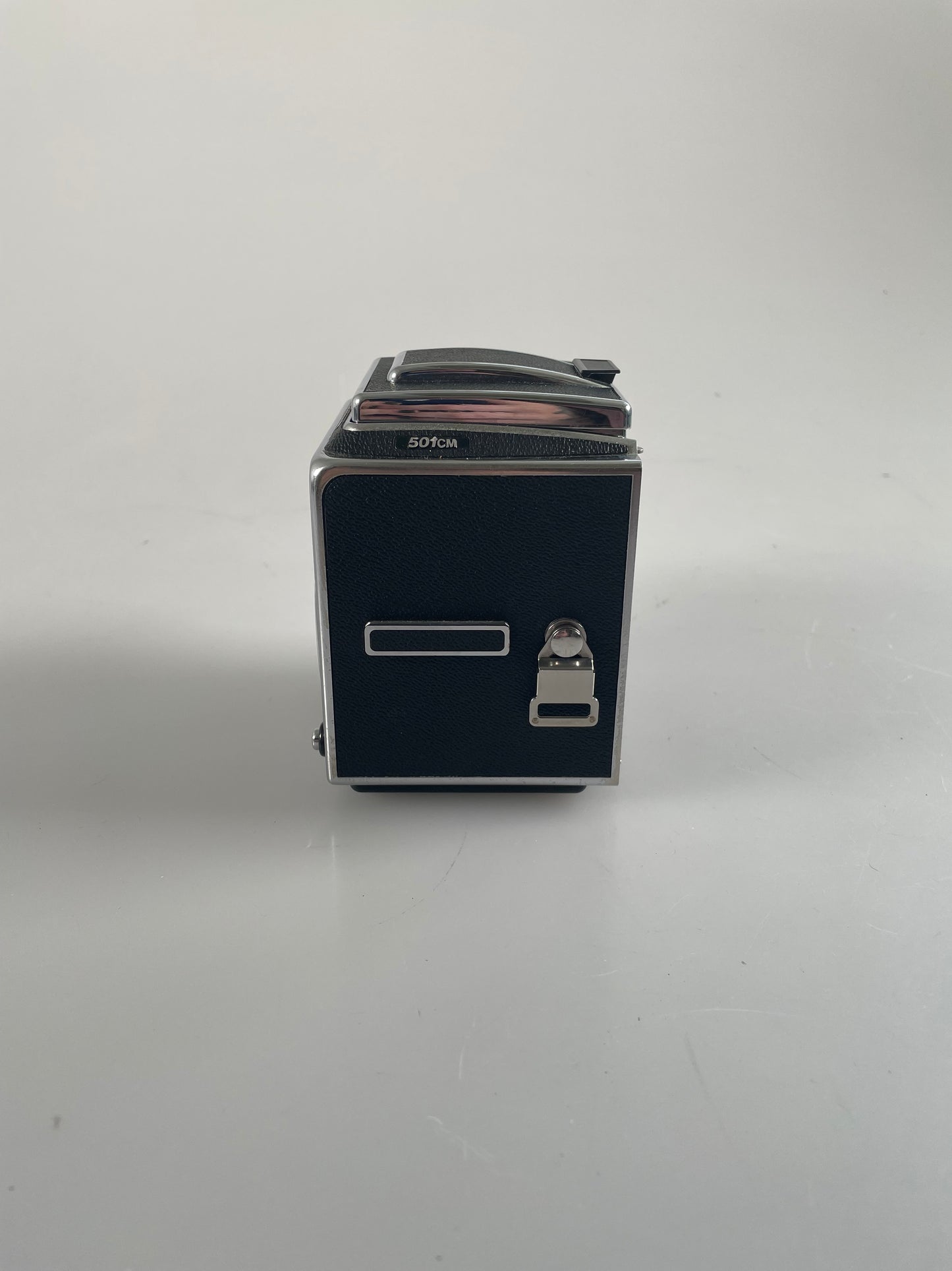 Hasselblad 501CM Medium Format Film Camera Body chrome, wlf waist level, acute focusing screen