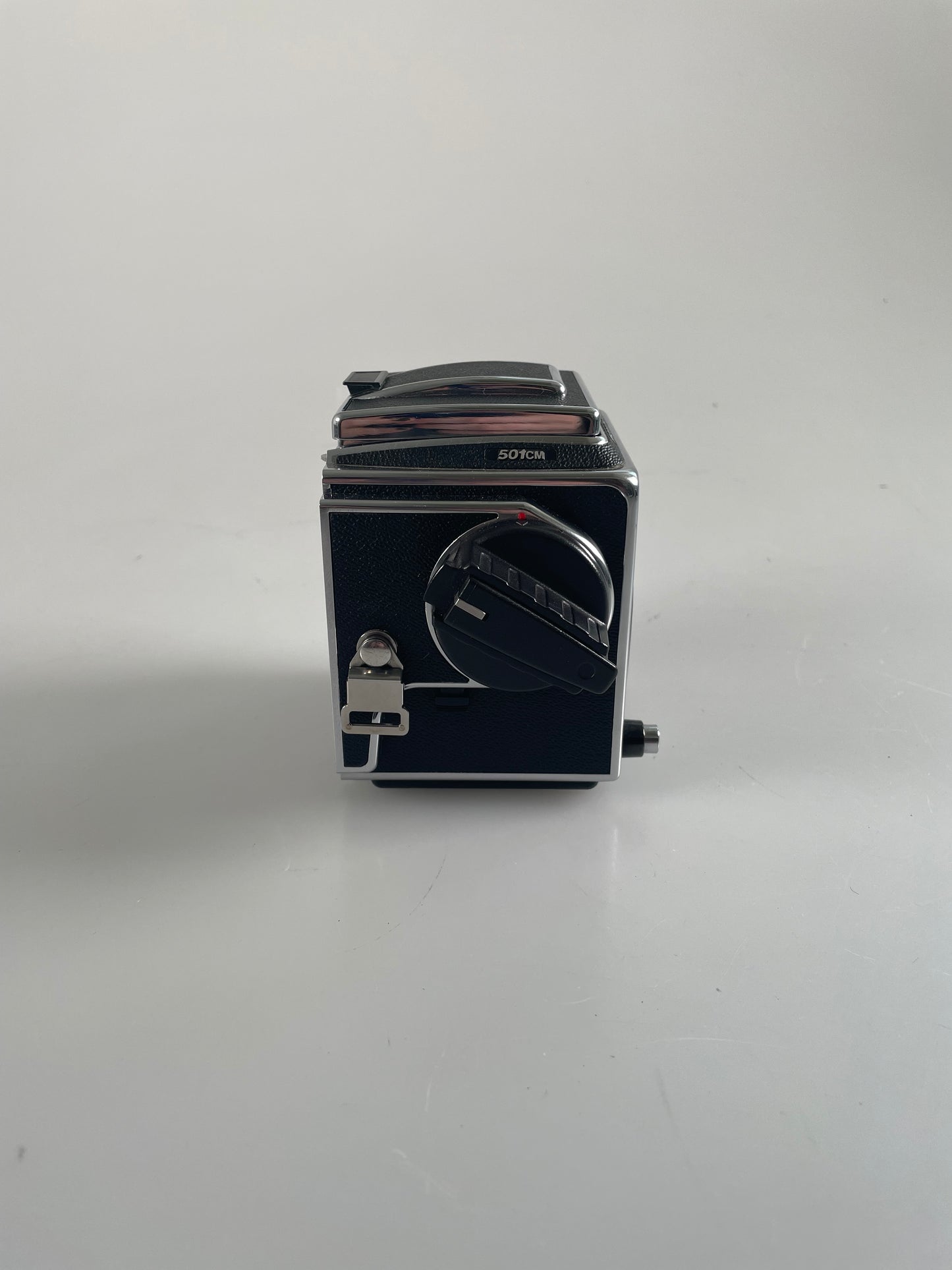 Hasselblad 501CM Medium Format Film Camera Body chrome, wlf waist level, acute focusing screen