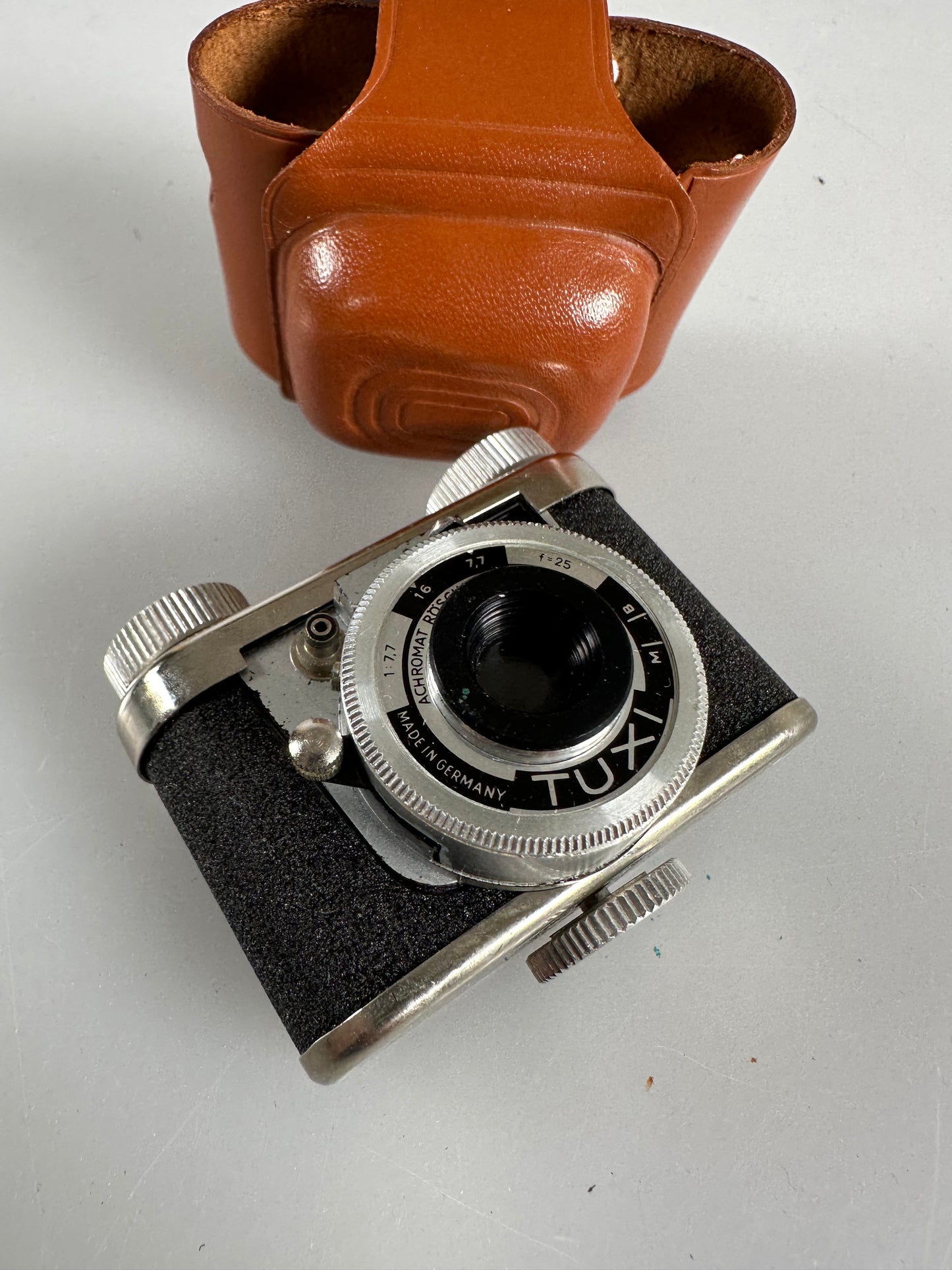 Tuxi Subminiature Camera Schneder 25mm f7.7 achromat Germany w/ Case
