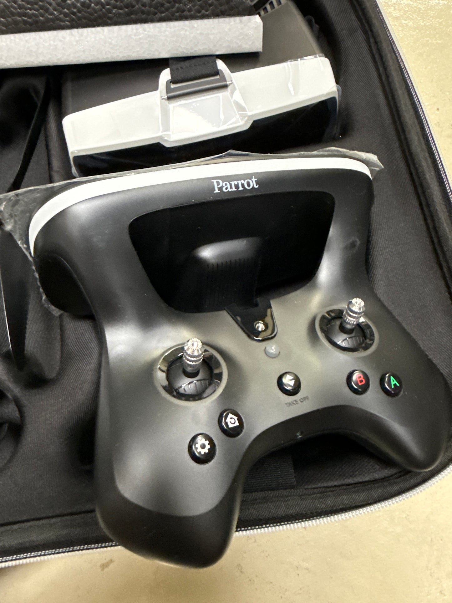 Parrot Disco FPV Fixed-Wing Drone w/ controller and goggles