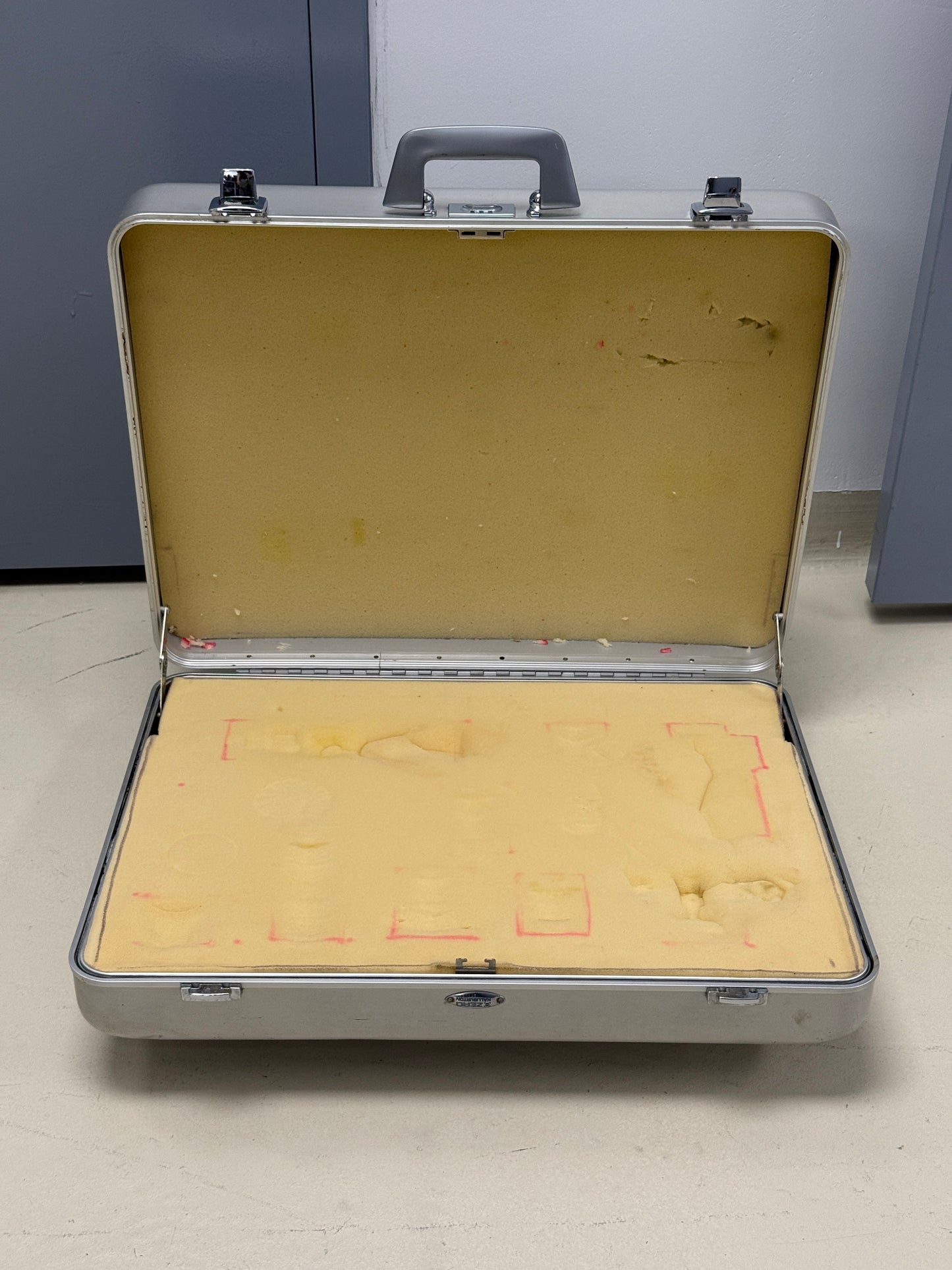 Zero Halliburton Aluminum camera Combo Lock Case 24x18x6