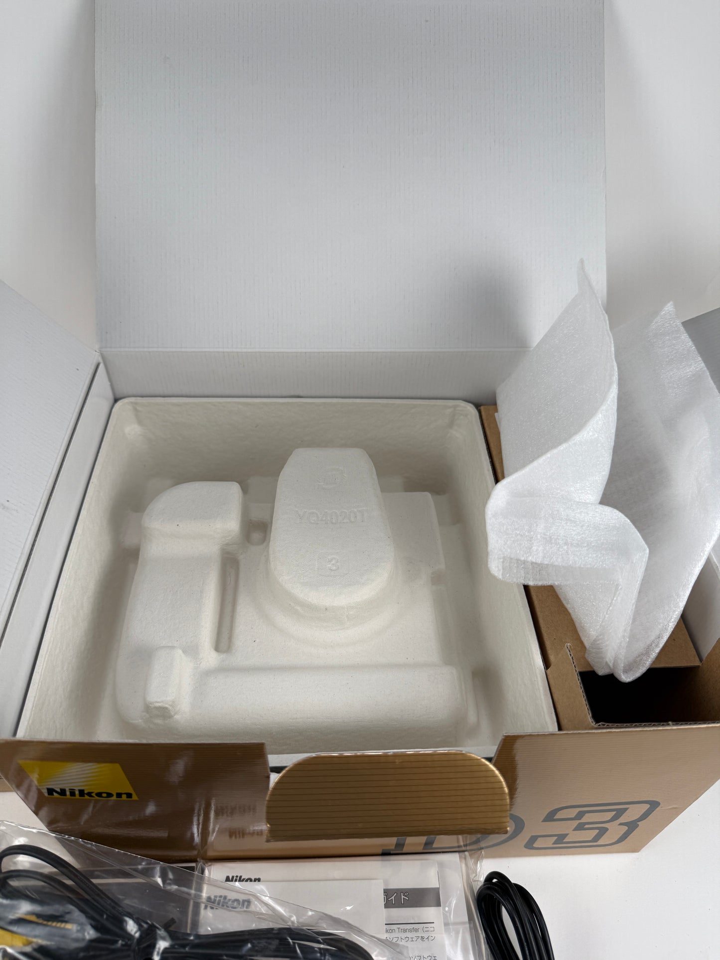 Nikon D3 DSLR digital camera Box with instruction manuals