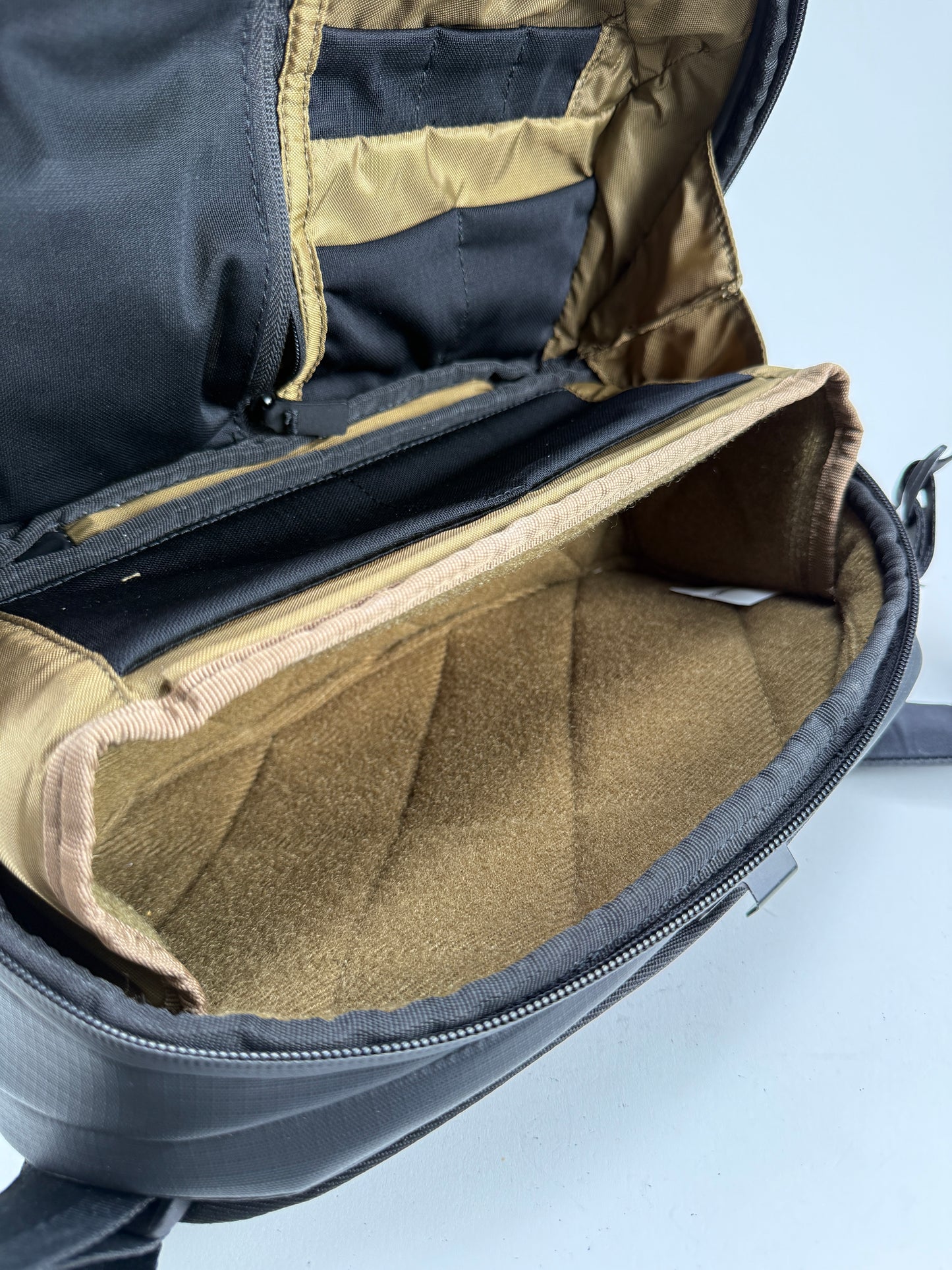Nomatic Peter McKinnon Camera Sling 8L Bag Black DSLR Mirrorless