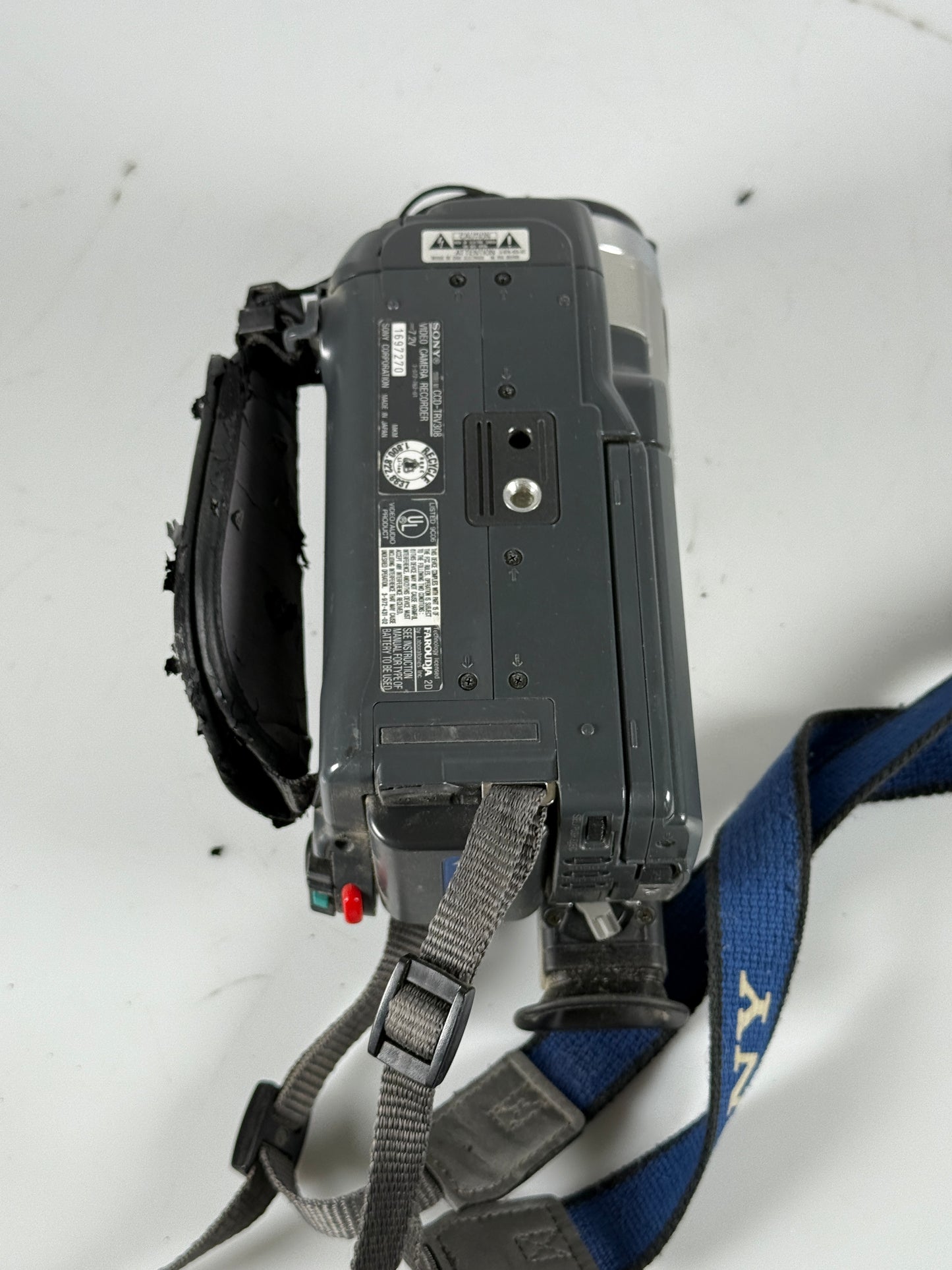 Sony CCD-TRV308 Hi8 Analog Camcorder - Record Transfer Watch Video 8