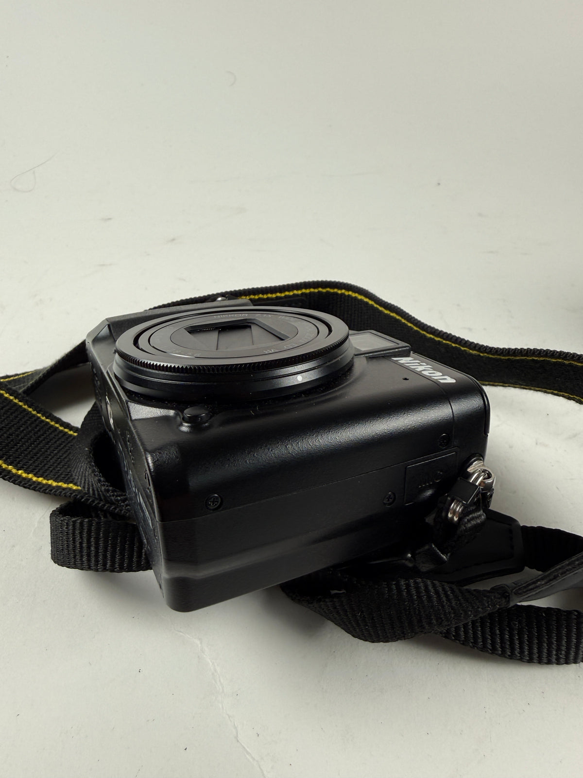 Nikon Coolpix P7000 10.1MP Digital Camera w/7.1x Zoom Point & shoot