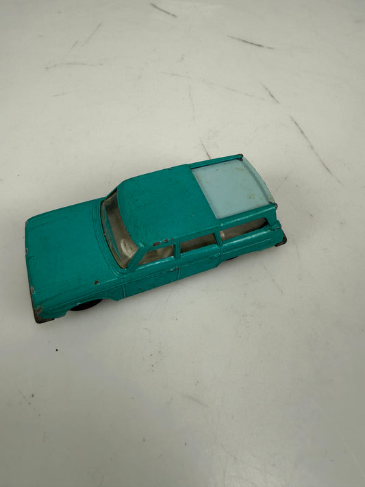 Vintage Lesney Matchbox # 42 Studebaker Lark Wagonaire with Figure