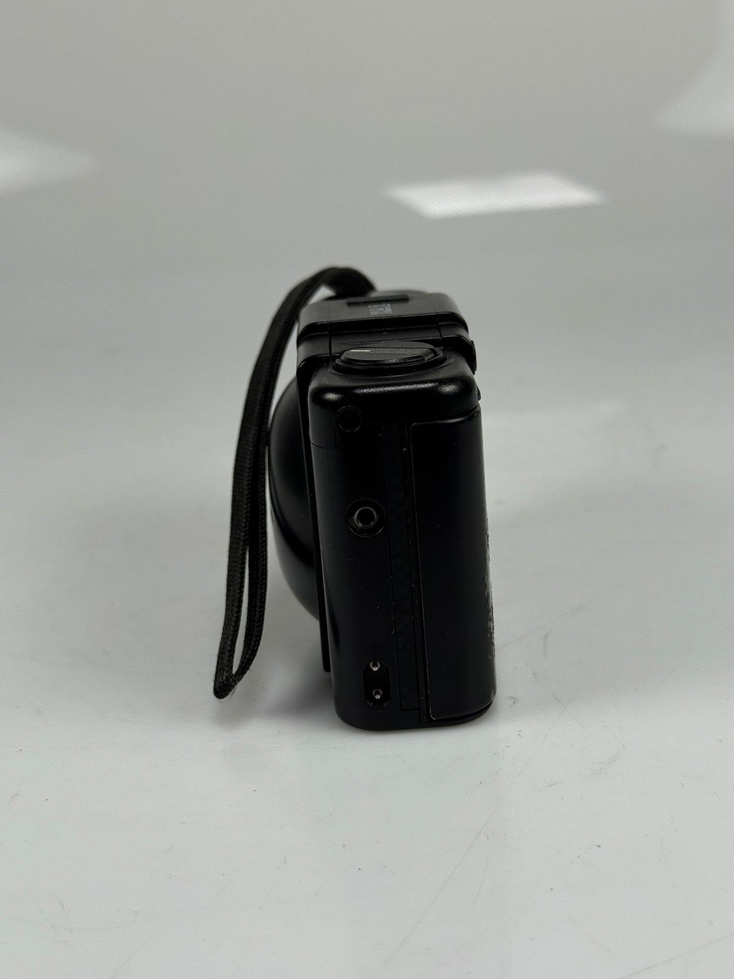 Olympus XA2 35mm Rangefinder Camera 35mm f3.5