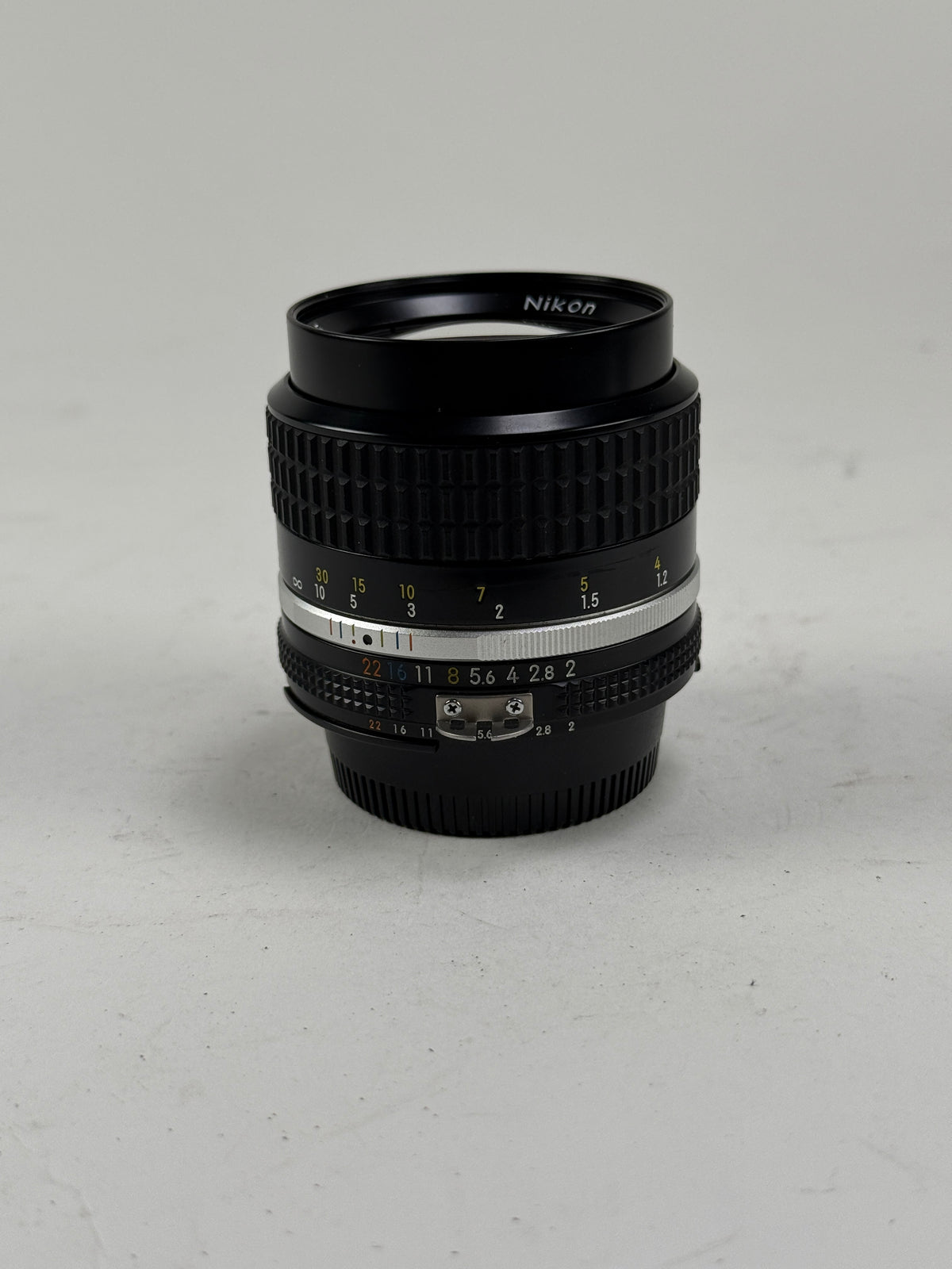 NIKON AIS NIKKOR 85mm f2 Portrait MF Prime Camera Lens