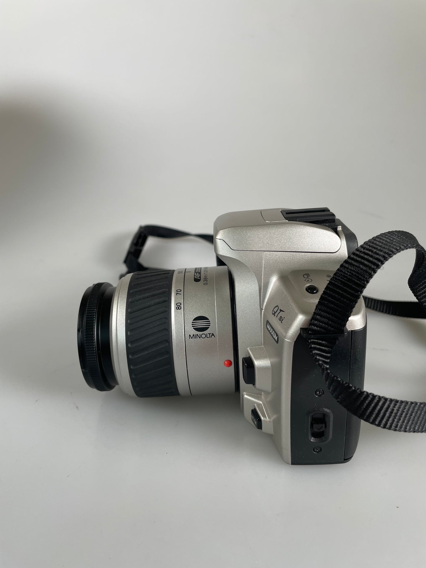 Minolta Maxxum QTsi 35mm SLR Film Camera with 35-80mm AF Zoom Lens