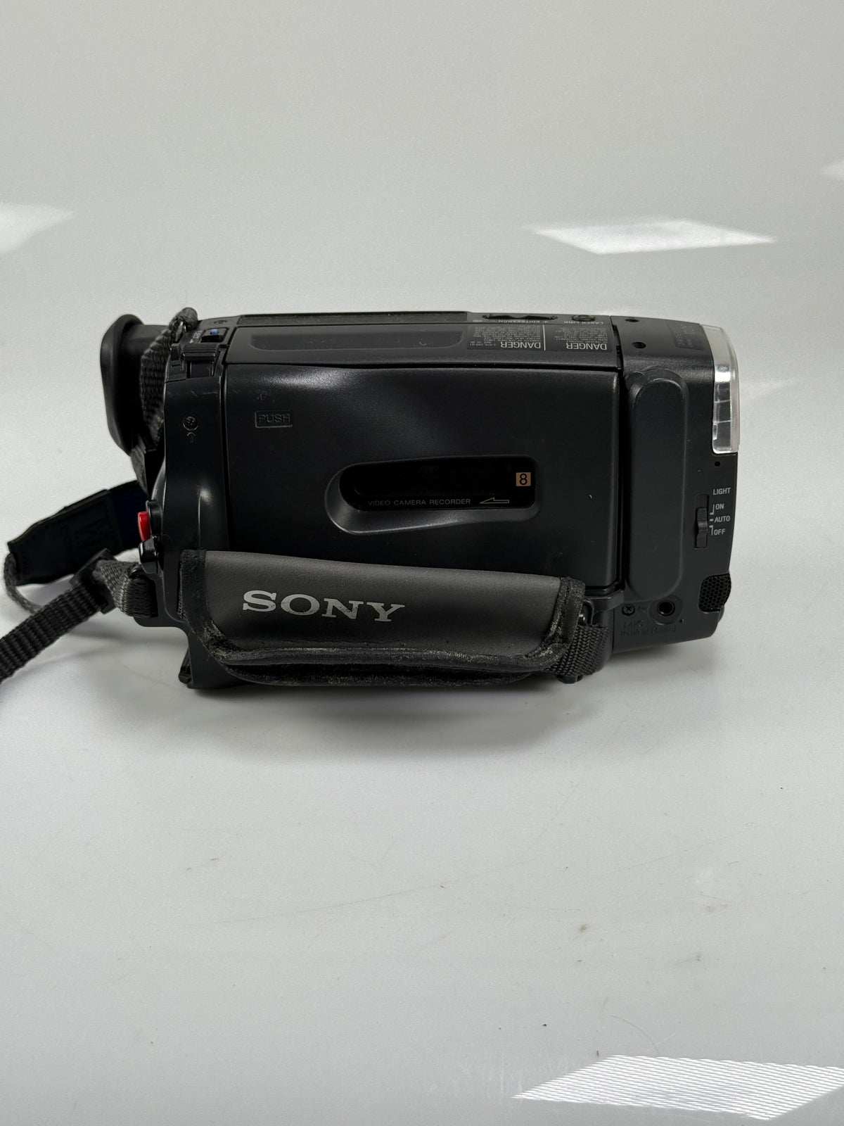 Sony CCD-TR96 Video8 Handycam Camcorder