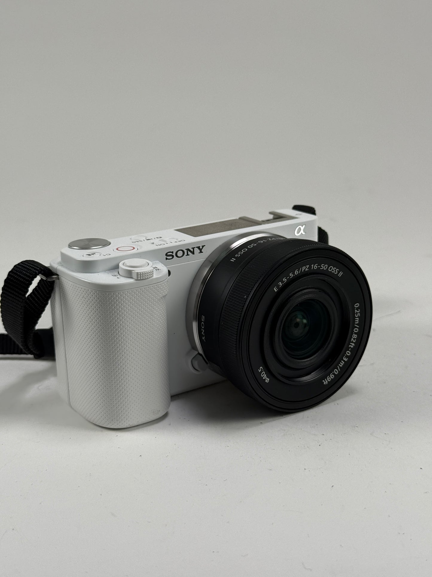 Sony ZV-E10 Mirrorless 24.2MP 4K Digital Camera white w/ 16-50mm II lens