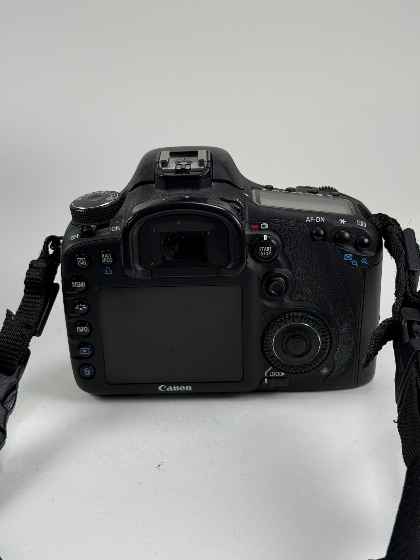 Canon EOS 7D 18MP Digital SLR Camera kit w/ 18-135mm IS lens