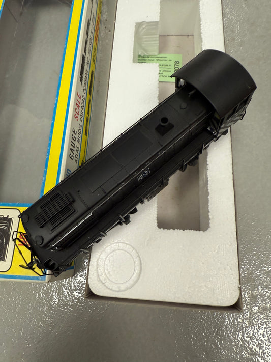 ATLAS HO Scale gauge S-2 Diesel 8080 Santa Fe 2342 locomotive