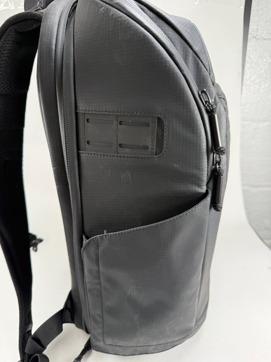 Nomatic McKinnon Camera Backpack with Divider (25L)