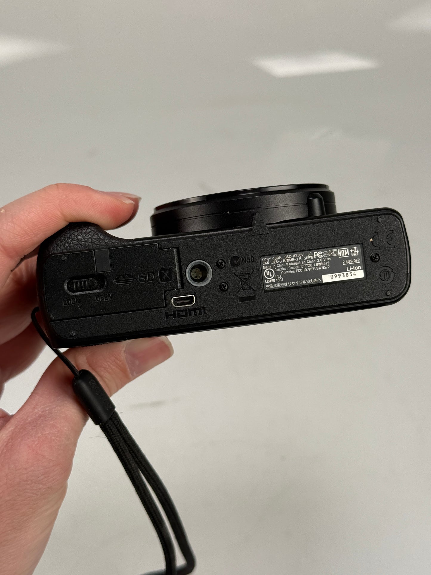 SONY Cyber-Shot DSC-HX50V 20.4MP 30X Zoom Digital Camera