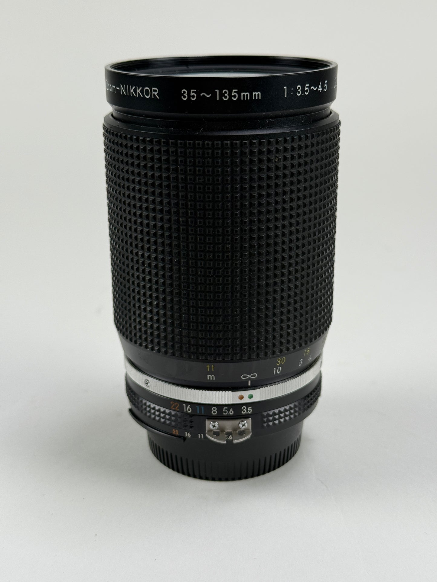Nikon Zoom Nikkor 35-105mm f/3.5-4.5 AI-S CLEAN lens