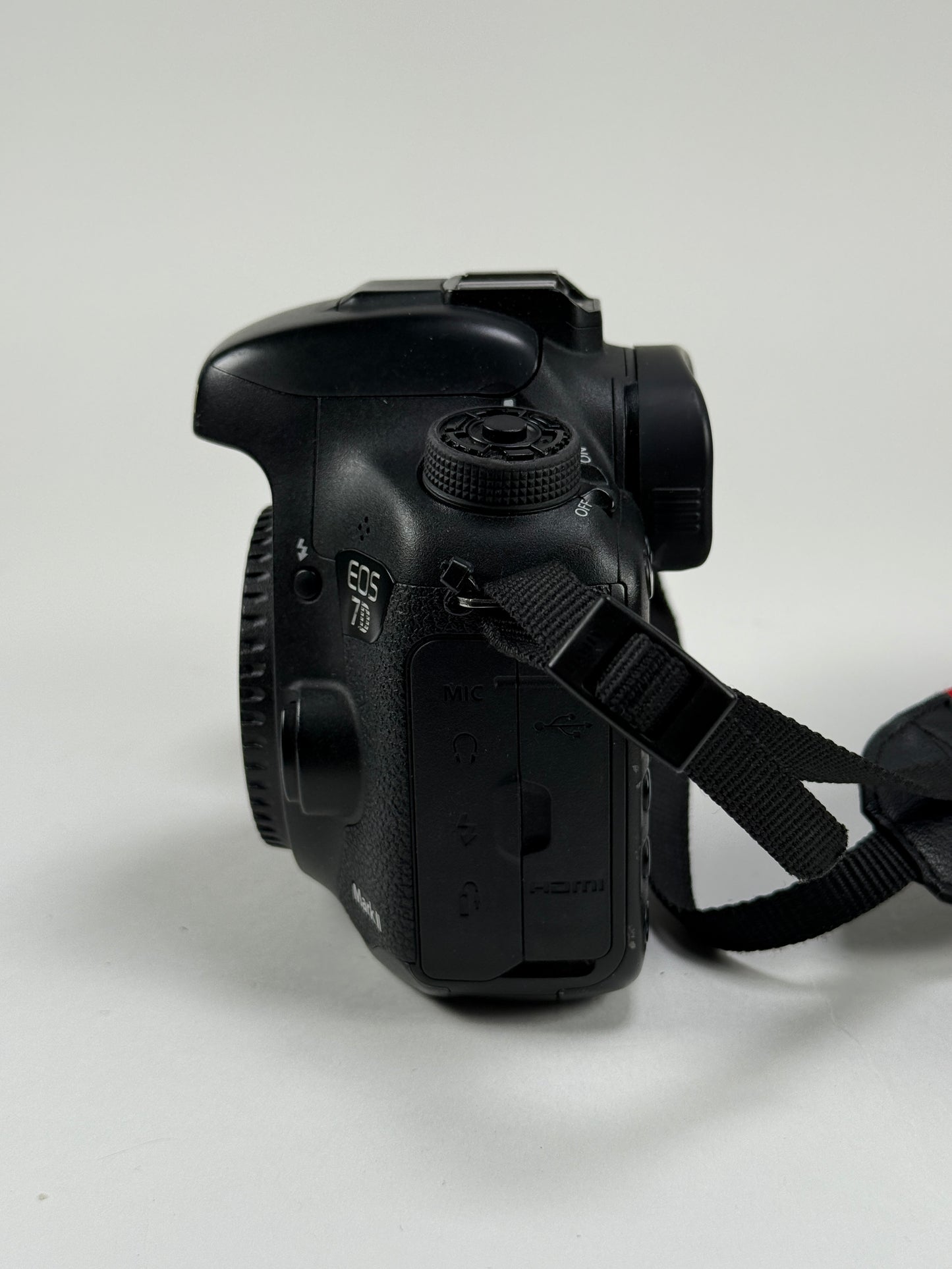 Canon EOS 7D mark II 20.2MP Digital SLR Camera Body