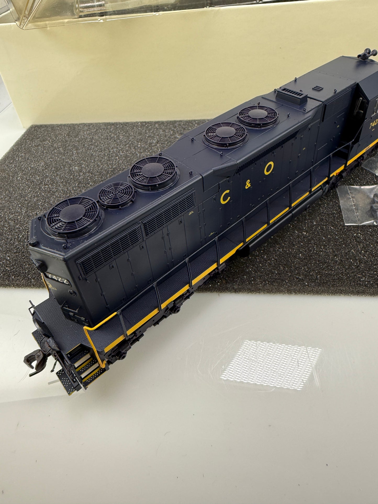 ATLAS master gold 7039 Chesapeake & Ohio 7422 SD35 low nose locomotive w/ DCC & Sound
