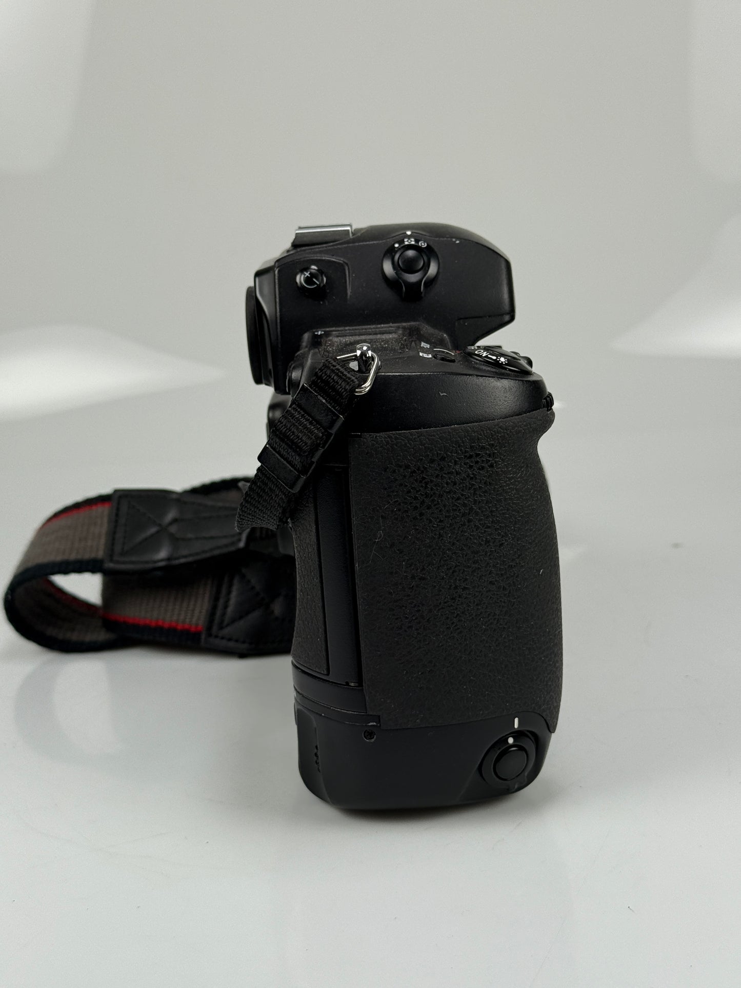 Nikon D1 Digital SLR Camera Body