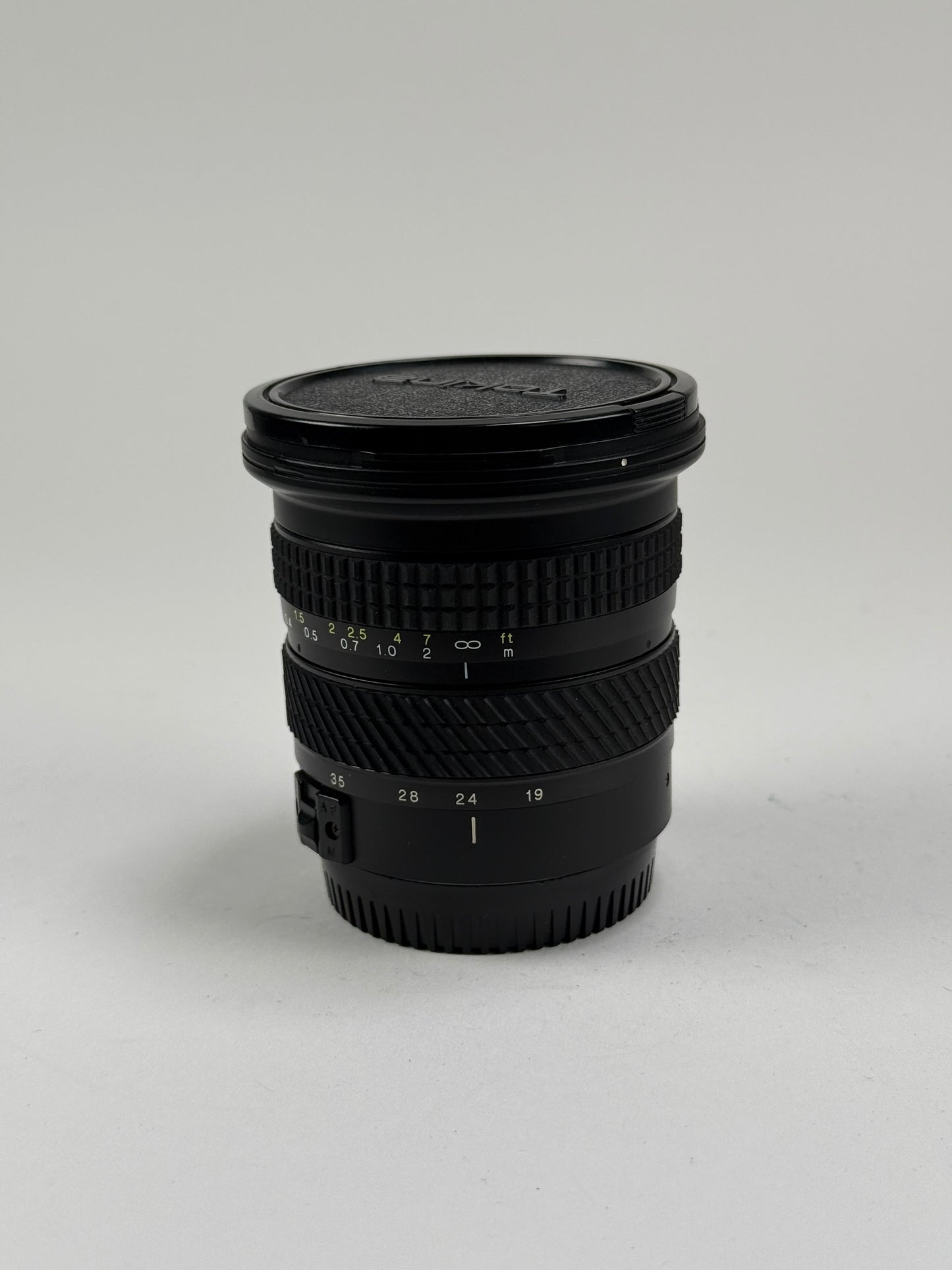 Tokina AF 19-35mm f3.5-4.5 Wide Zoom Lens for Canon EF