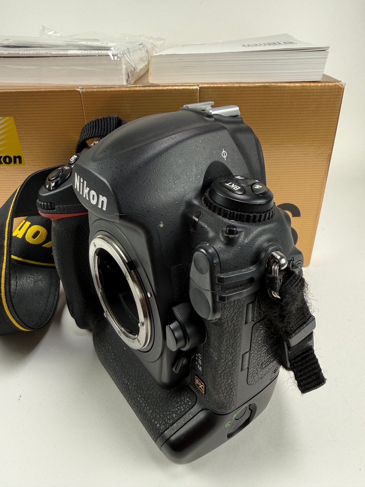 Nikon D3s 12.1MP Digital SLR Camera Body SC 18k