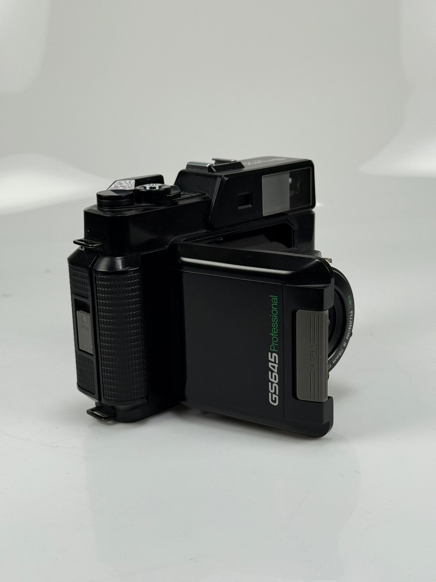 Fuji Fujica GS645 Pro 6x4.5 Camera 75mm f3.4 Lens