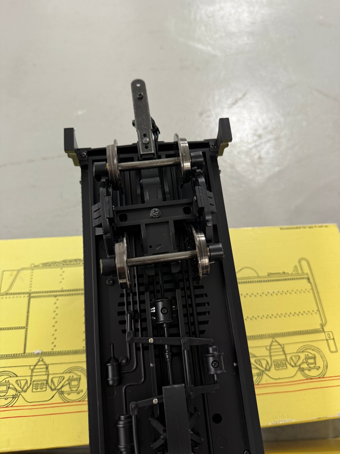 Aristo Craft Trains Pennsylvania Steam Locomotive G Scale with Tender smoke and sound