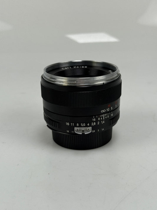 Carl ZEISS PLANAR T * 50mm f1.4 ZF for Nikon Ai-s Manual Focus Lens black