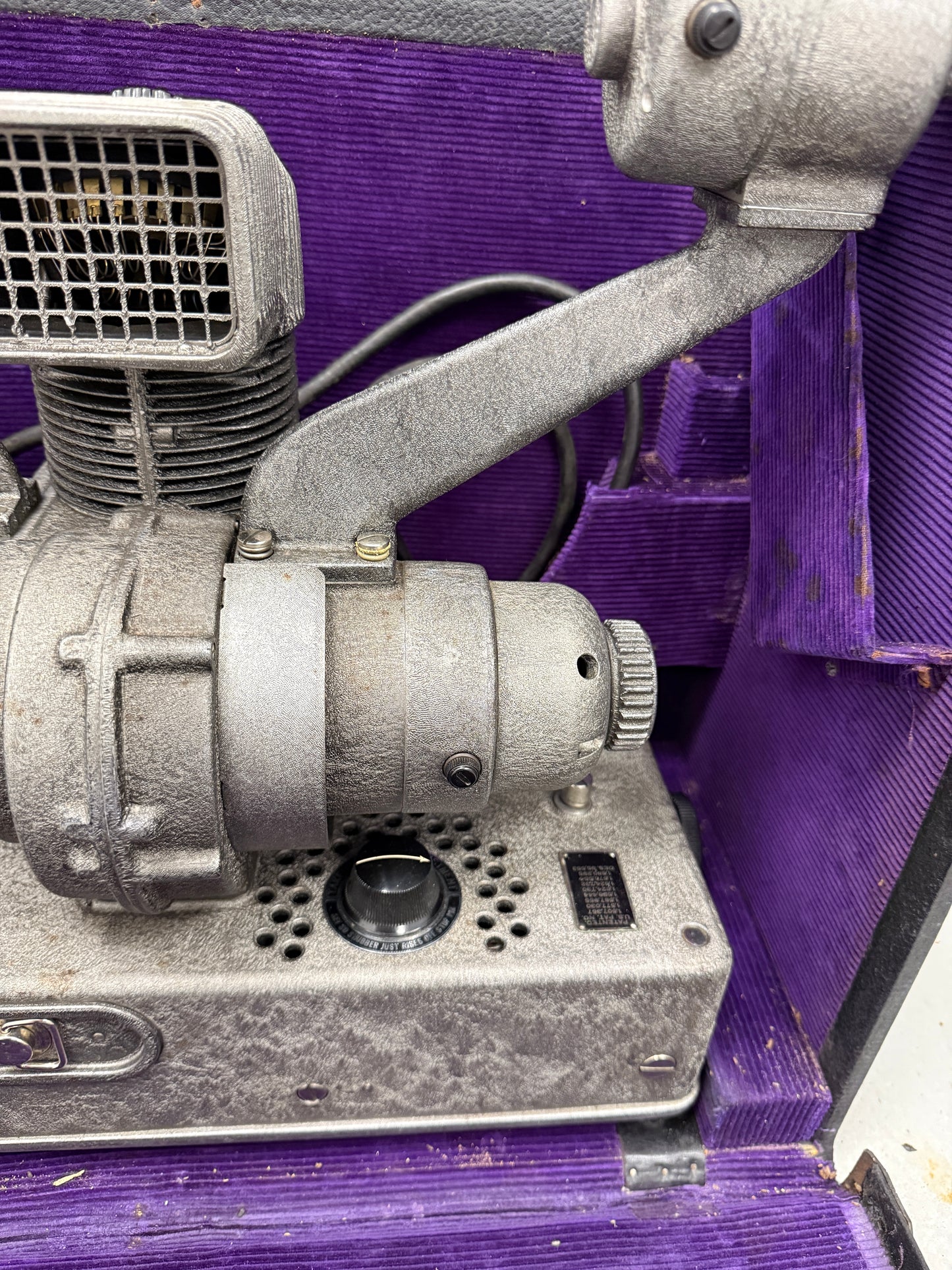 Filmo Bell Howell Model 130 16mm Film Projector – RARE