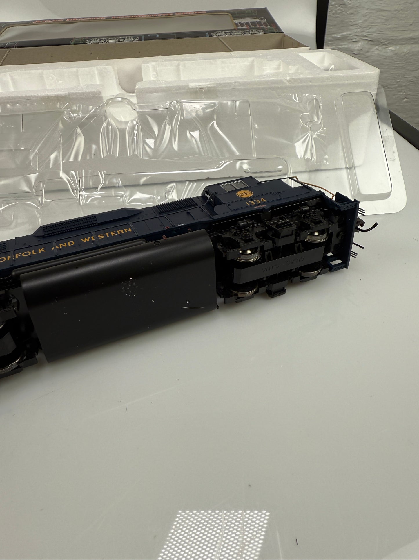 Atlas DCC System 8944 HO GP-40 High Nose Norfolk Western - 1334 Locomotive