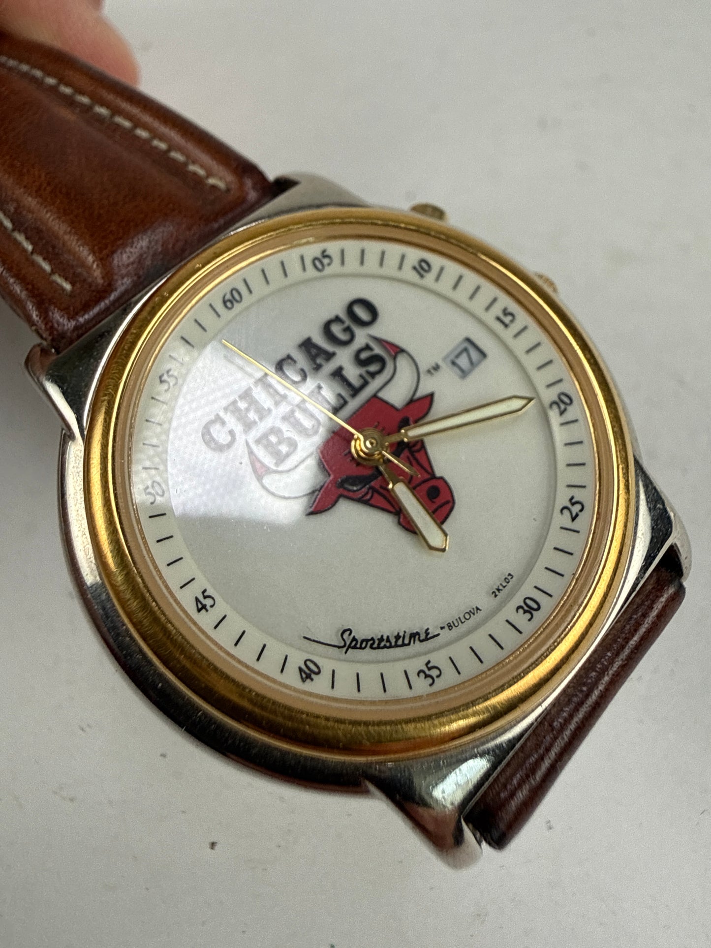 Vintage BULOVA sportstime 2KL03 Chicago Bulls NBA watch gold tone