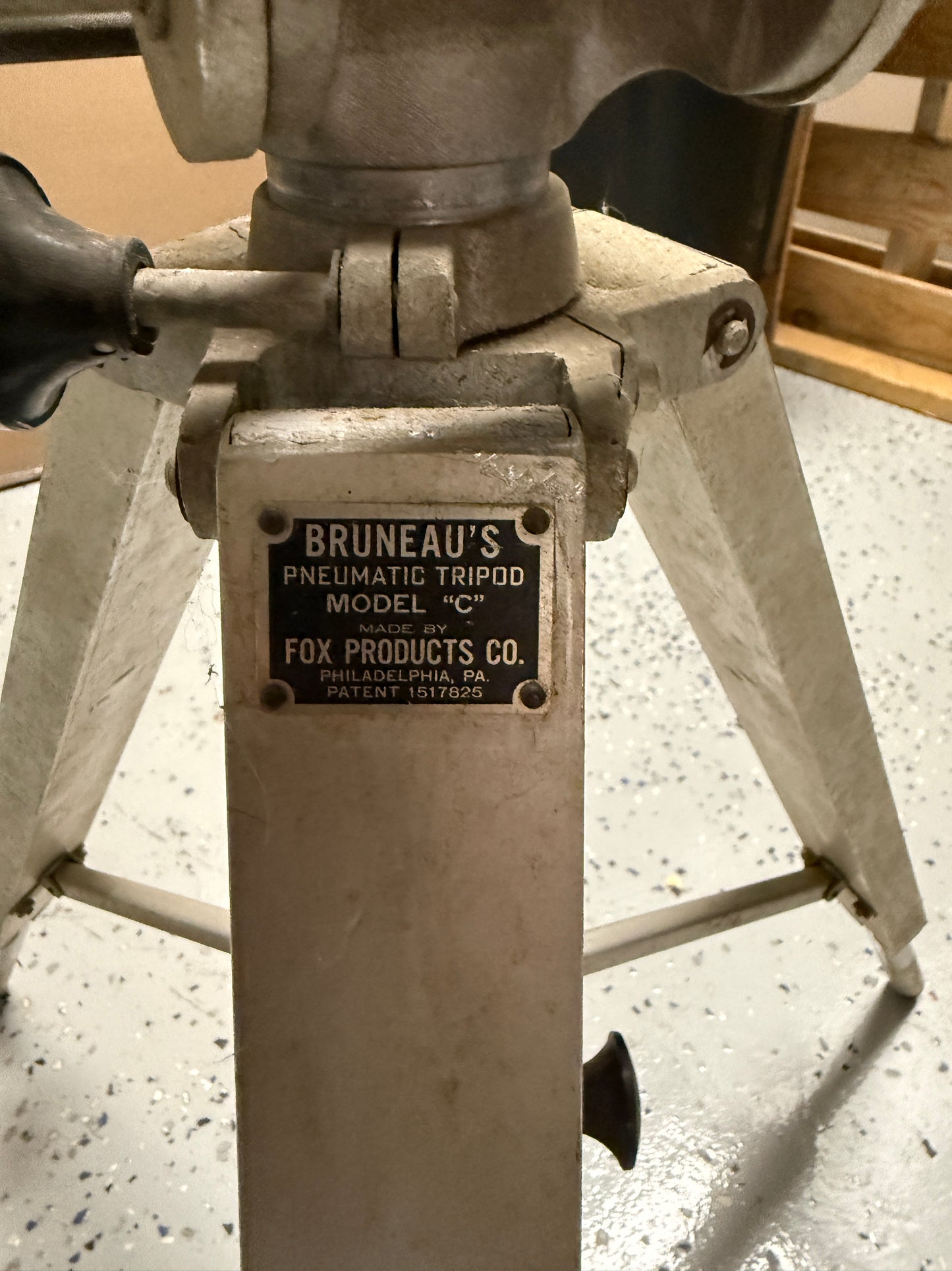 Vintage aluminum Bruneau's Pneumatic tripod model C Fox Products