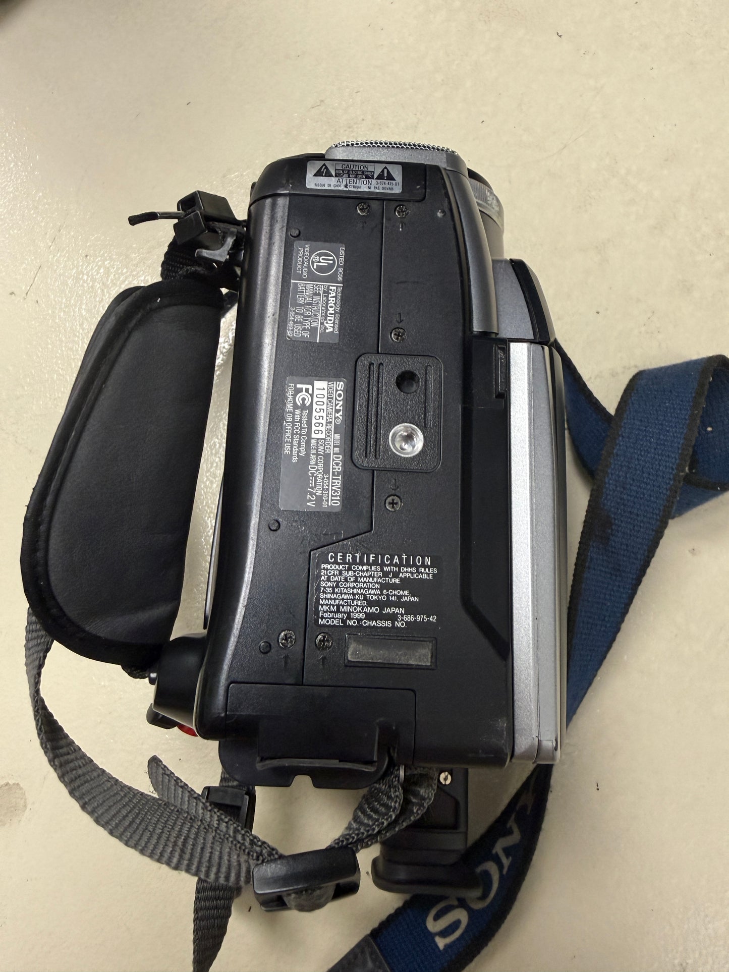 SONY DCR-TRV310 Digital8 Hi8 Video8 Handycam Camcorder